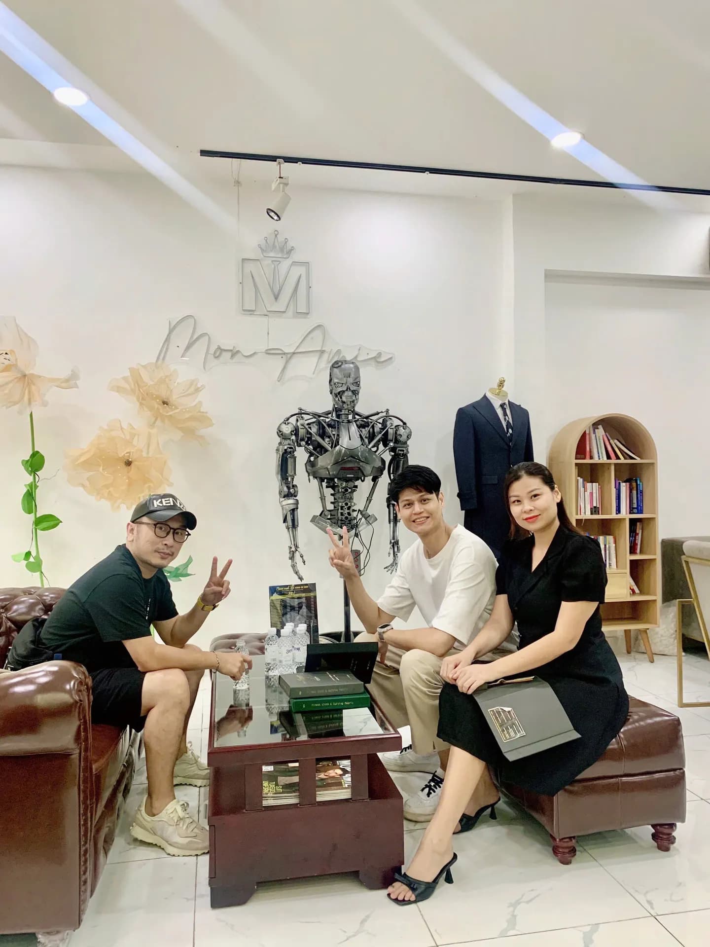 Phóng sự tại showroom — Mon Amie