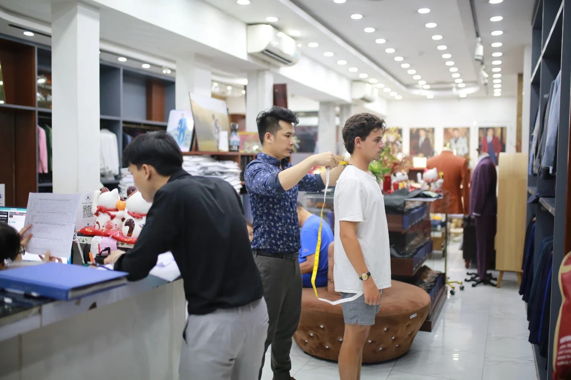 Phóng sự tại showroom — Mon Amie