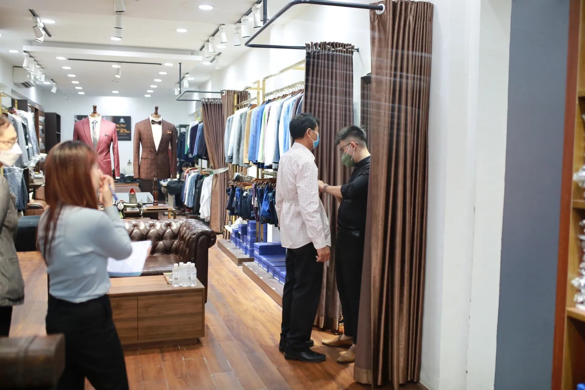 Phóng sự tại showroom — Mon Amie