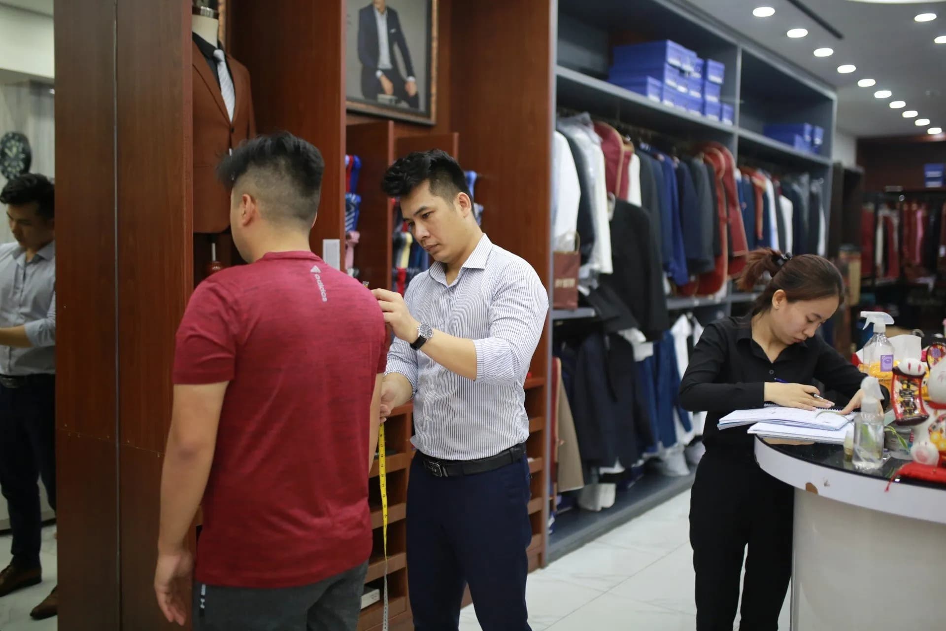 Phóng sự tại showroom — Mon Amie