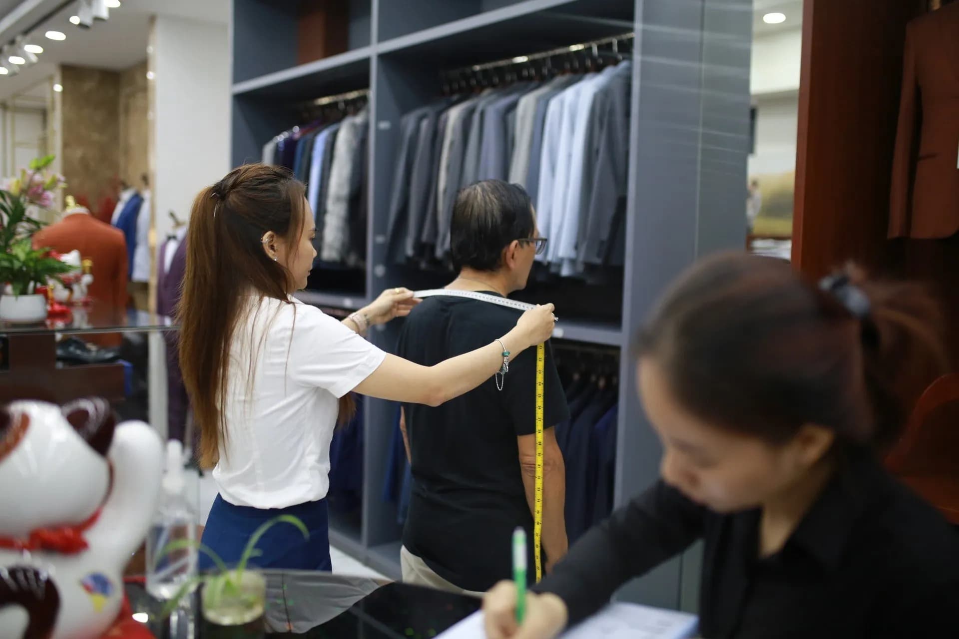 Phóng sự tại showroom — Mon Amie