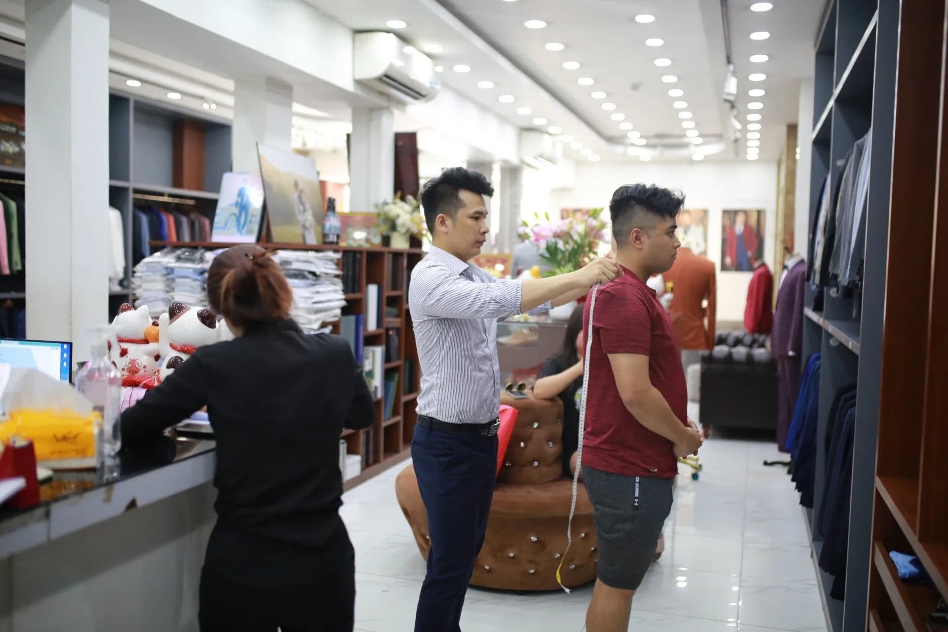 Phóng sự tại showroom — Mon Amie