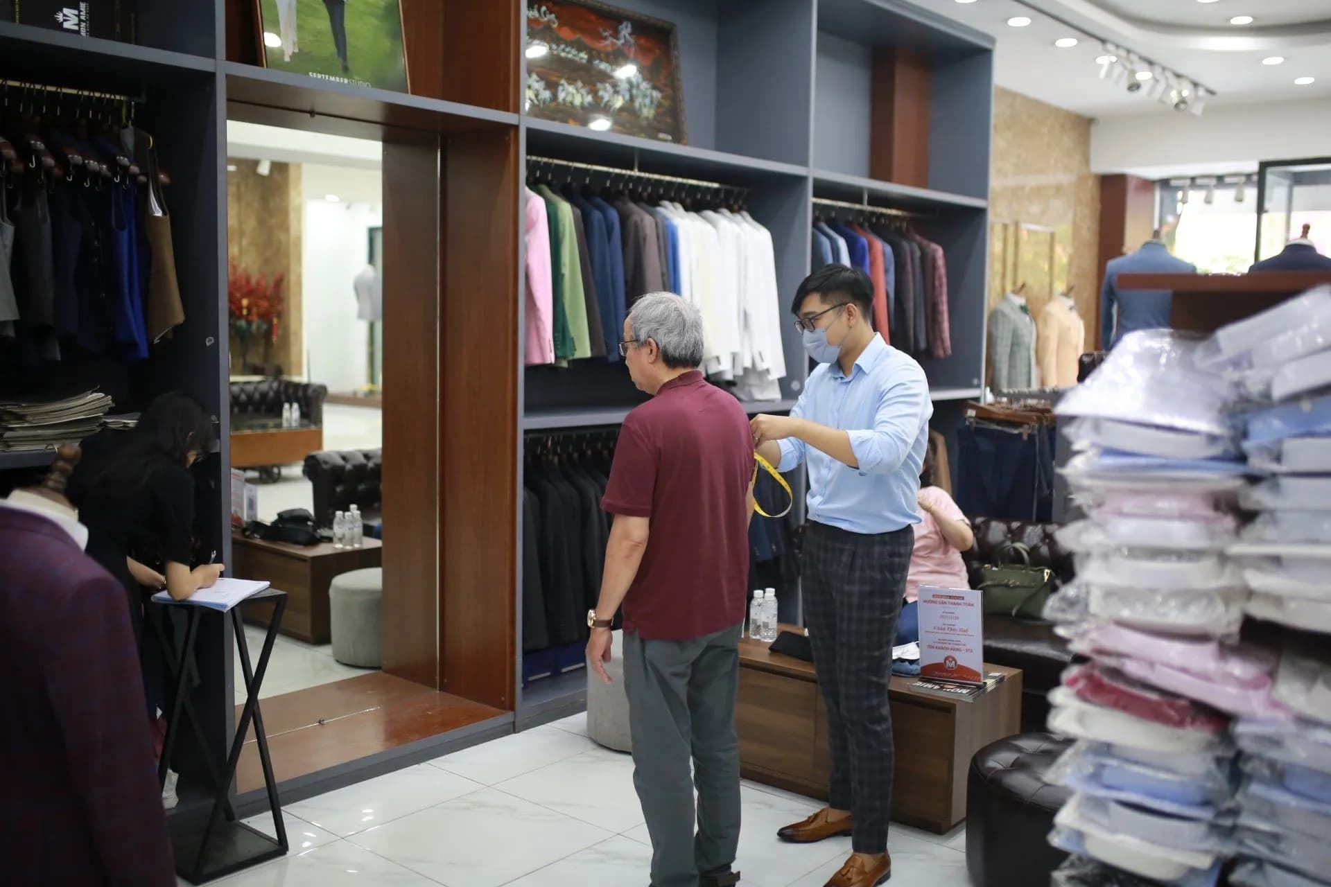 Phóng sự tại showroom — Mon Amie