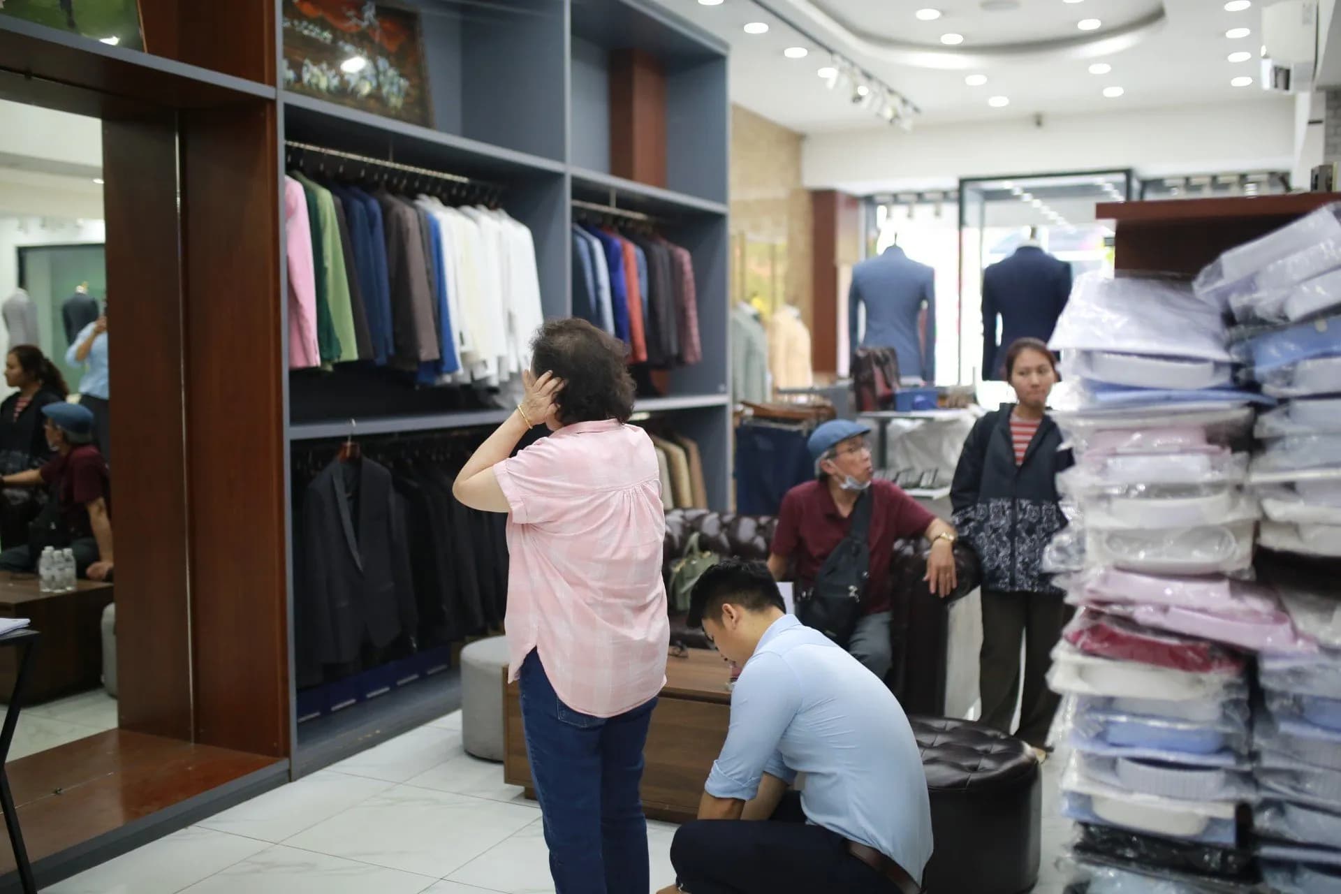 Phóng sự tại showroom — Mon Amie