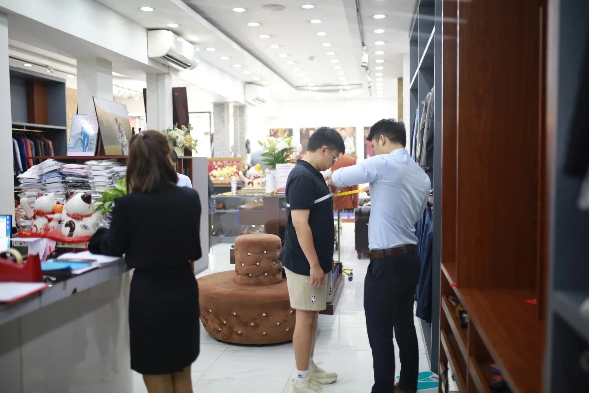 Phóng sự tại showroom — Mon Amie