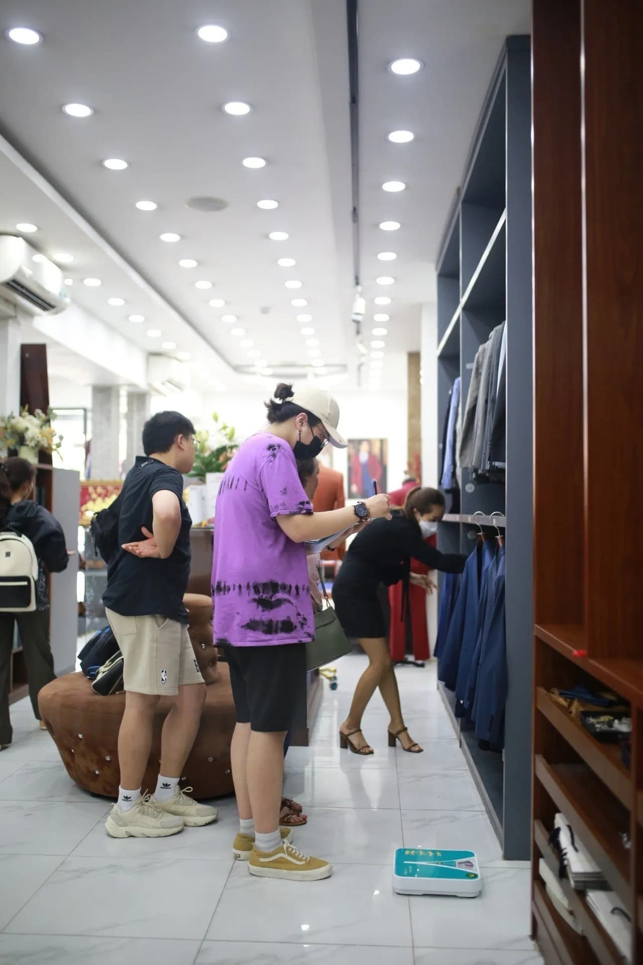 Phóng sự tại showroom — Mon Amie