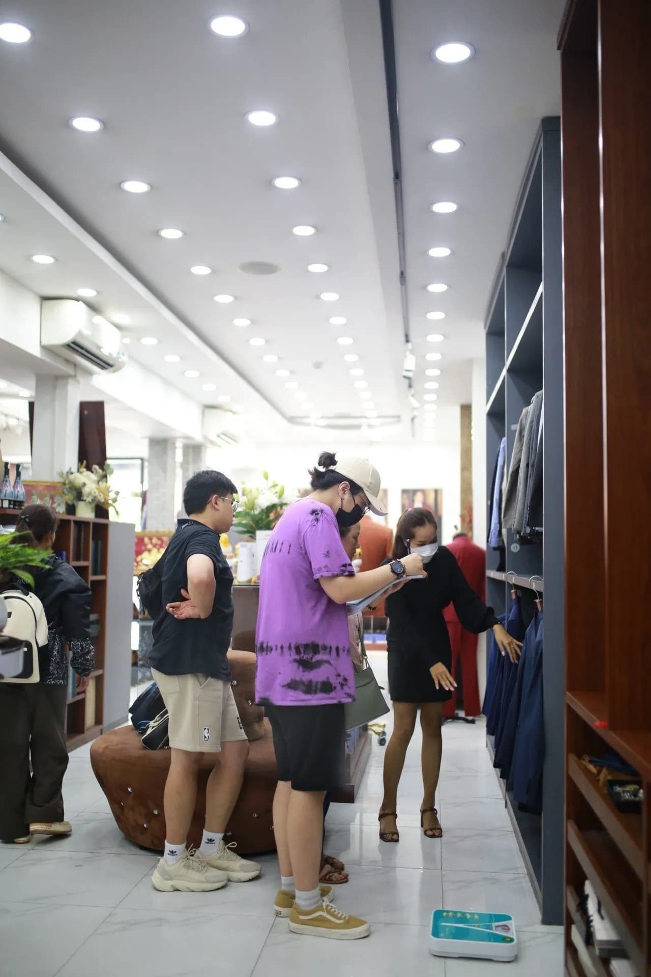 Phóng sự tại showroom — Mon Amie