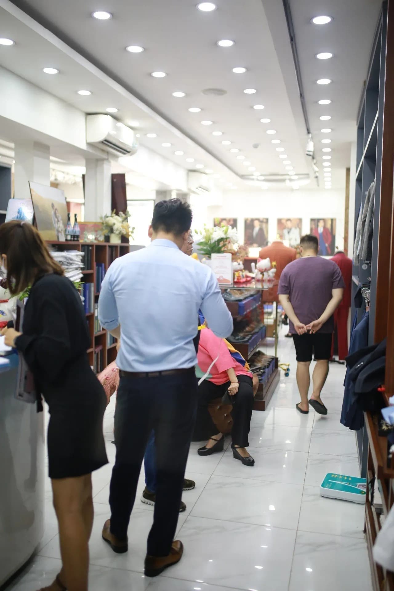 Phóng sự tại showroom — Mon Amie
