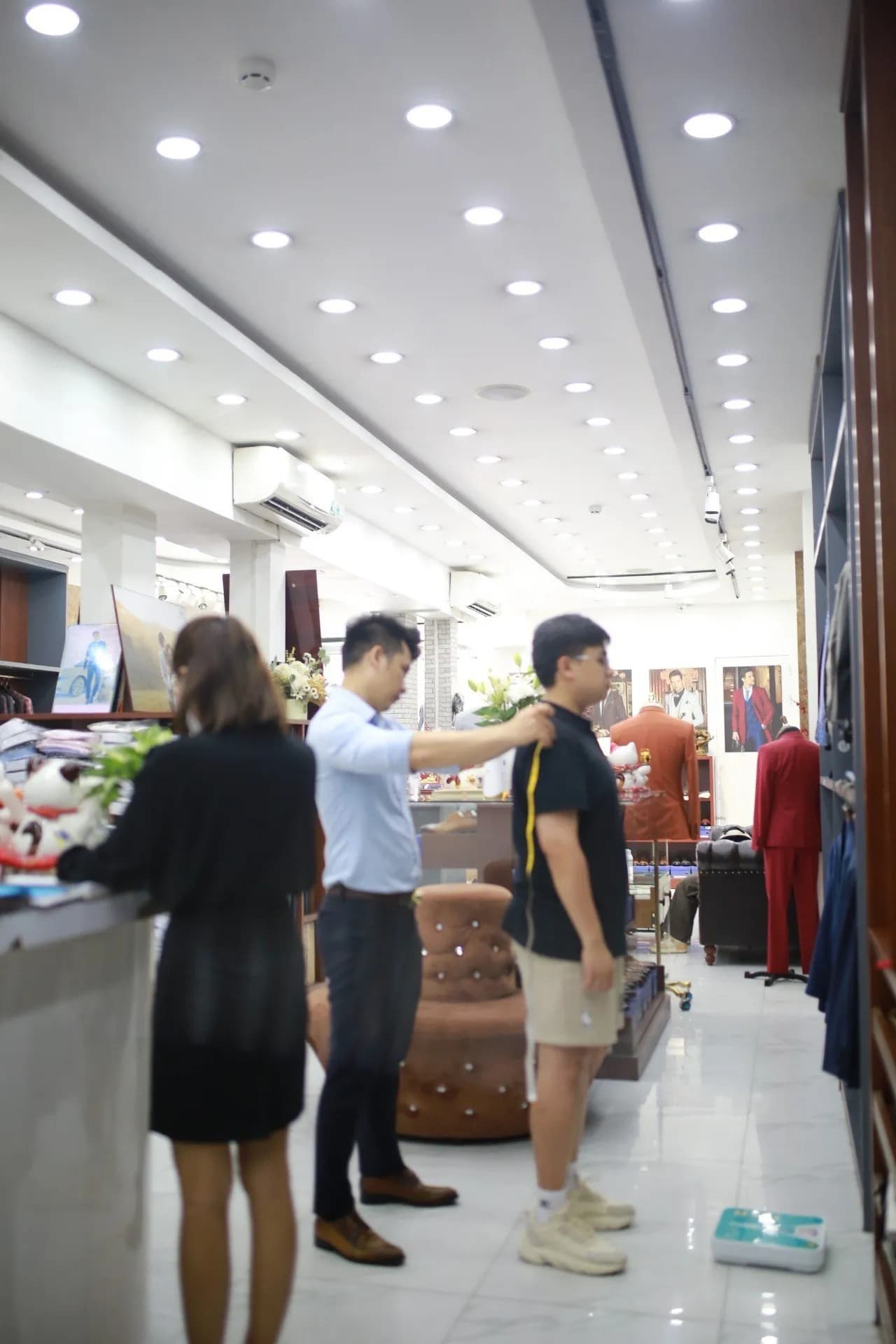 Phóng sự tại showroom — Mon Amie
