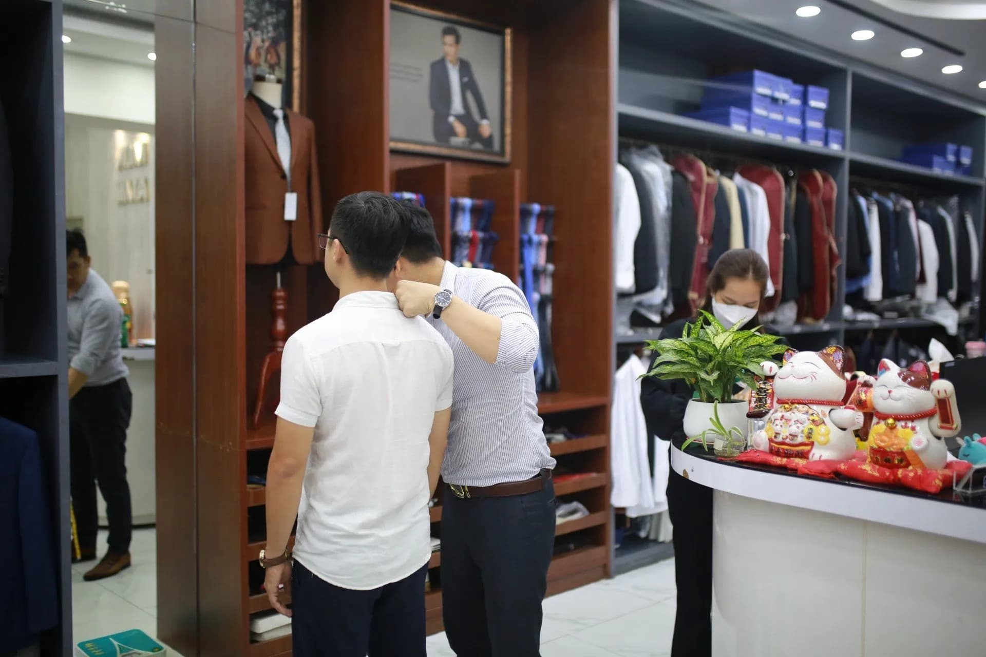 Phóng sự tại showroom — Mon Amie