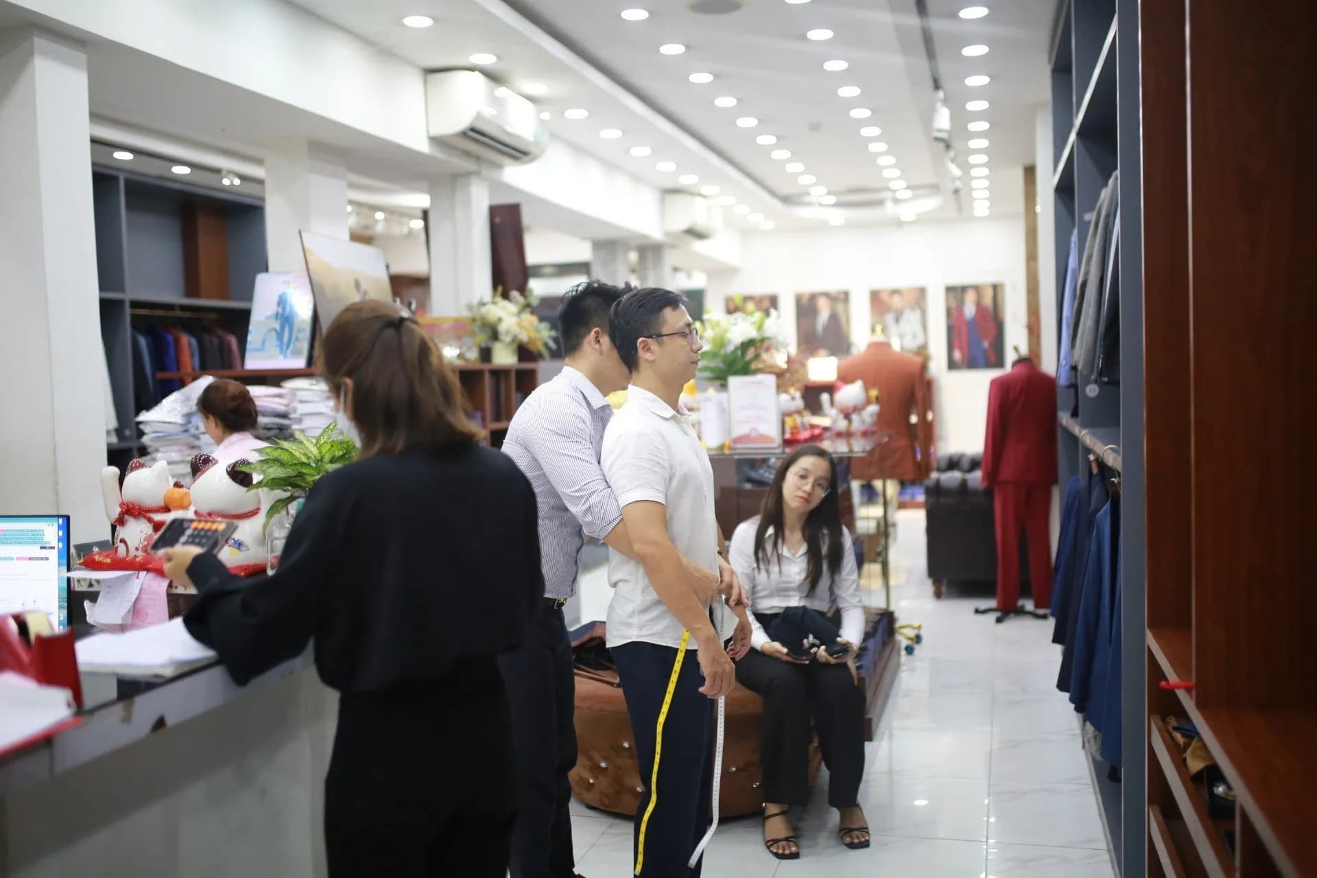 Phóng sự tại showroom — Mon Amie