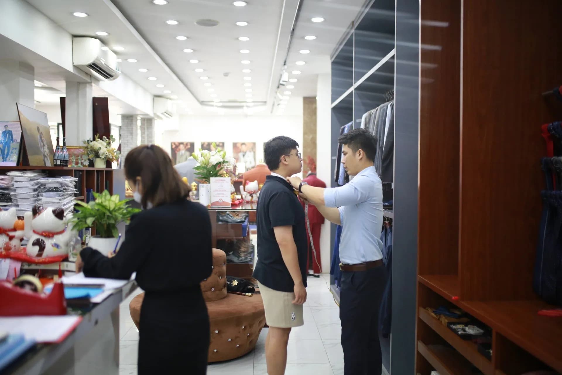 Phóng sự tại showroom — Mon Amie