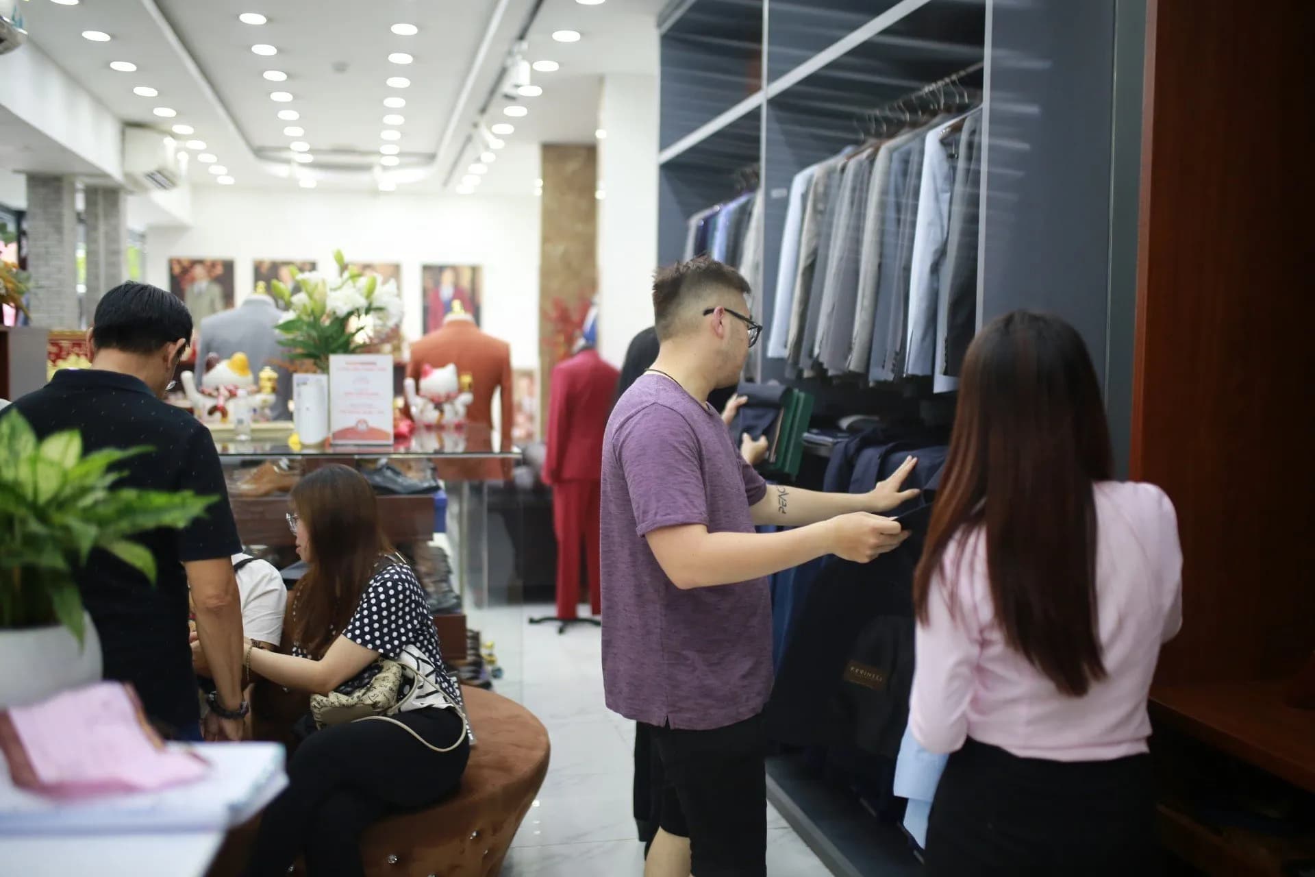 Phóng sự tại showroom — Mon Amie