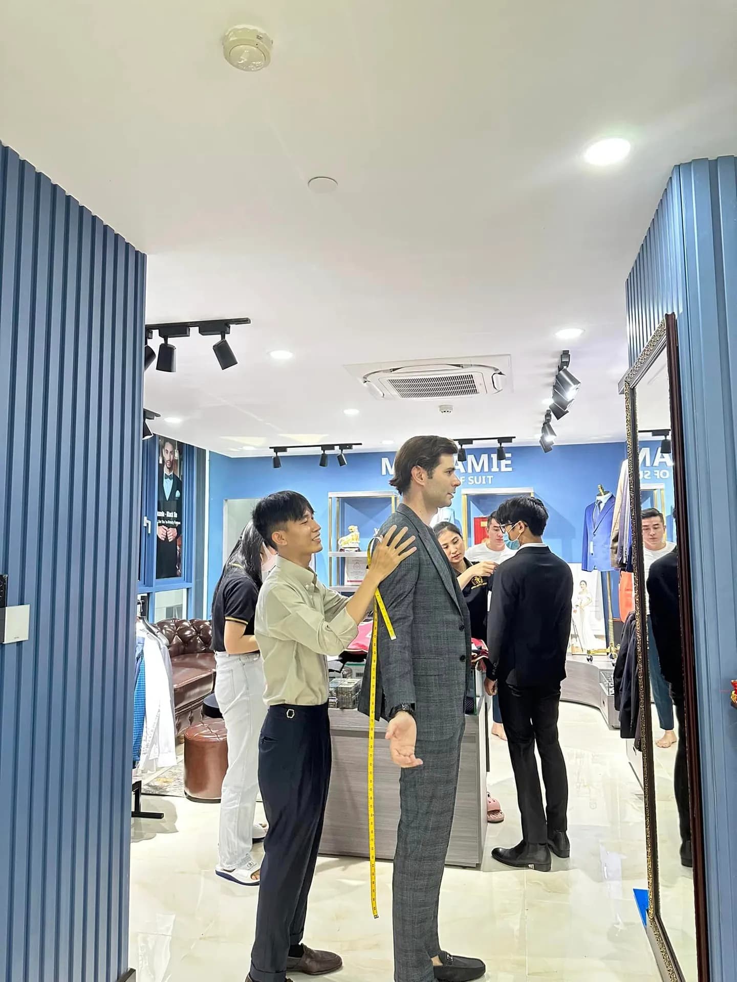 Phóng sự tại showroom — Mon Amie