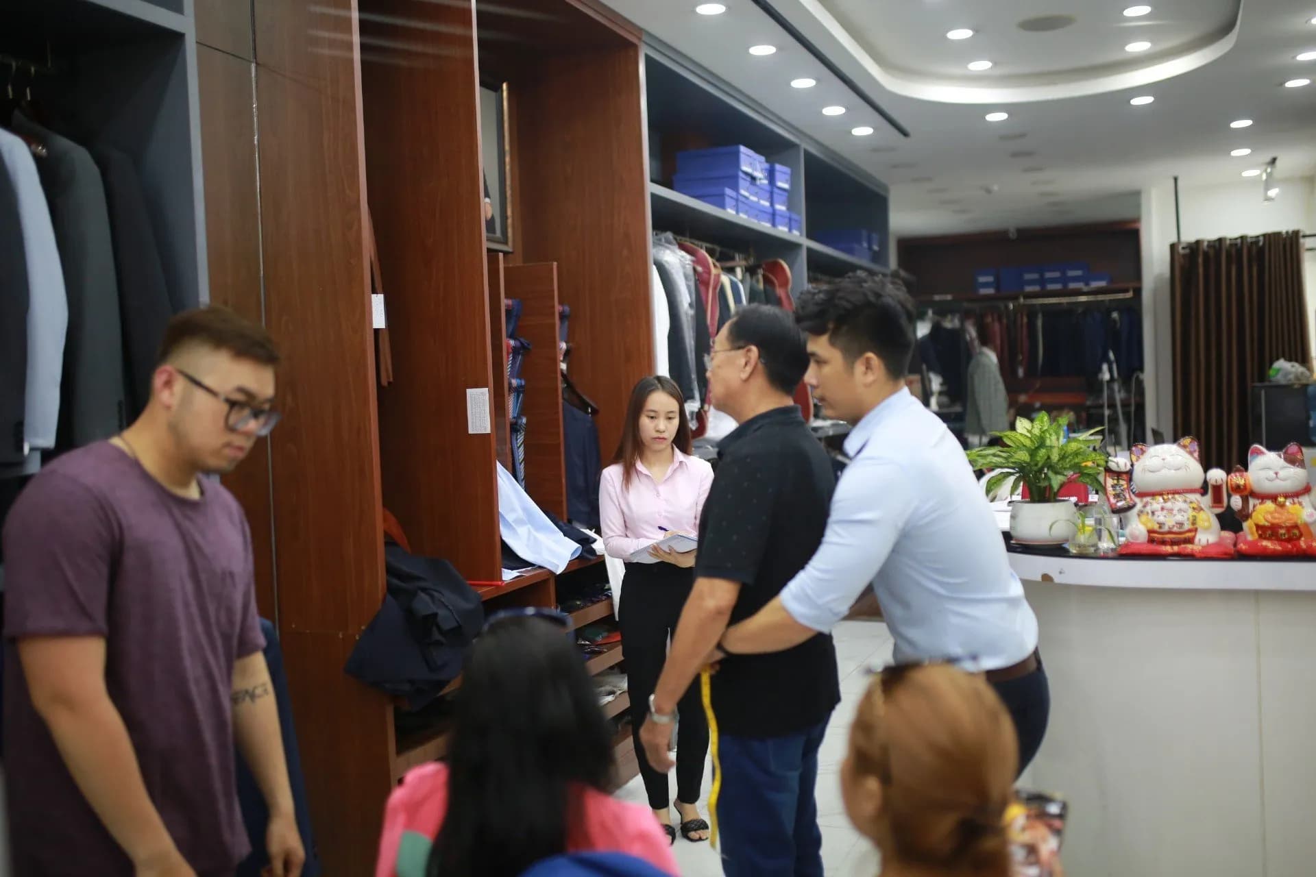 Phóng sự tại showroom — Mon Amie
