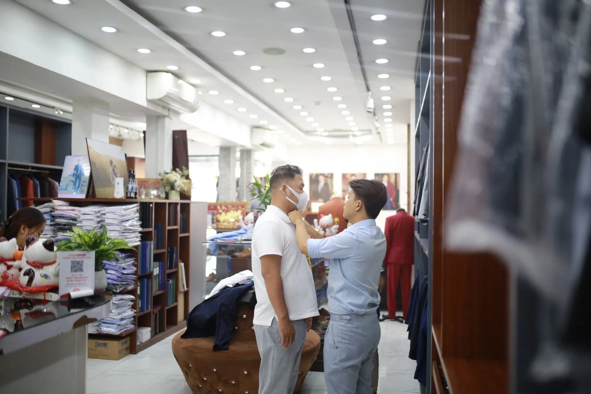 Phóng sự tại showroom — Mon Amie