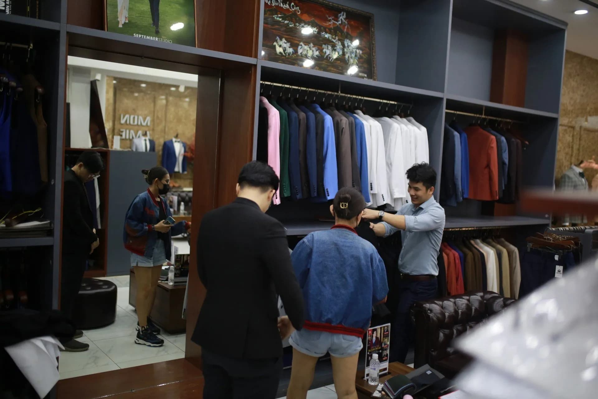 Phóng sự tại showroom — Mon Amie