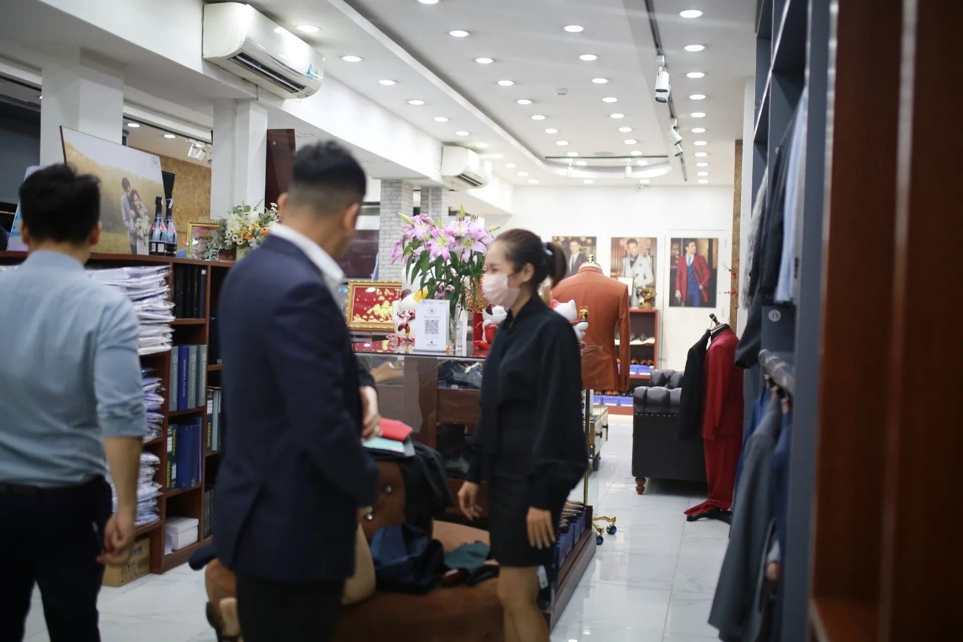 Phóng sự tại showroom — Mon Amie