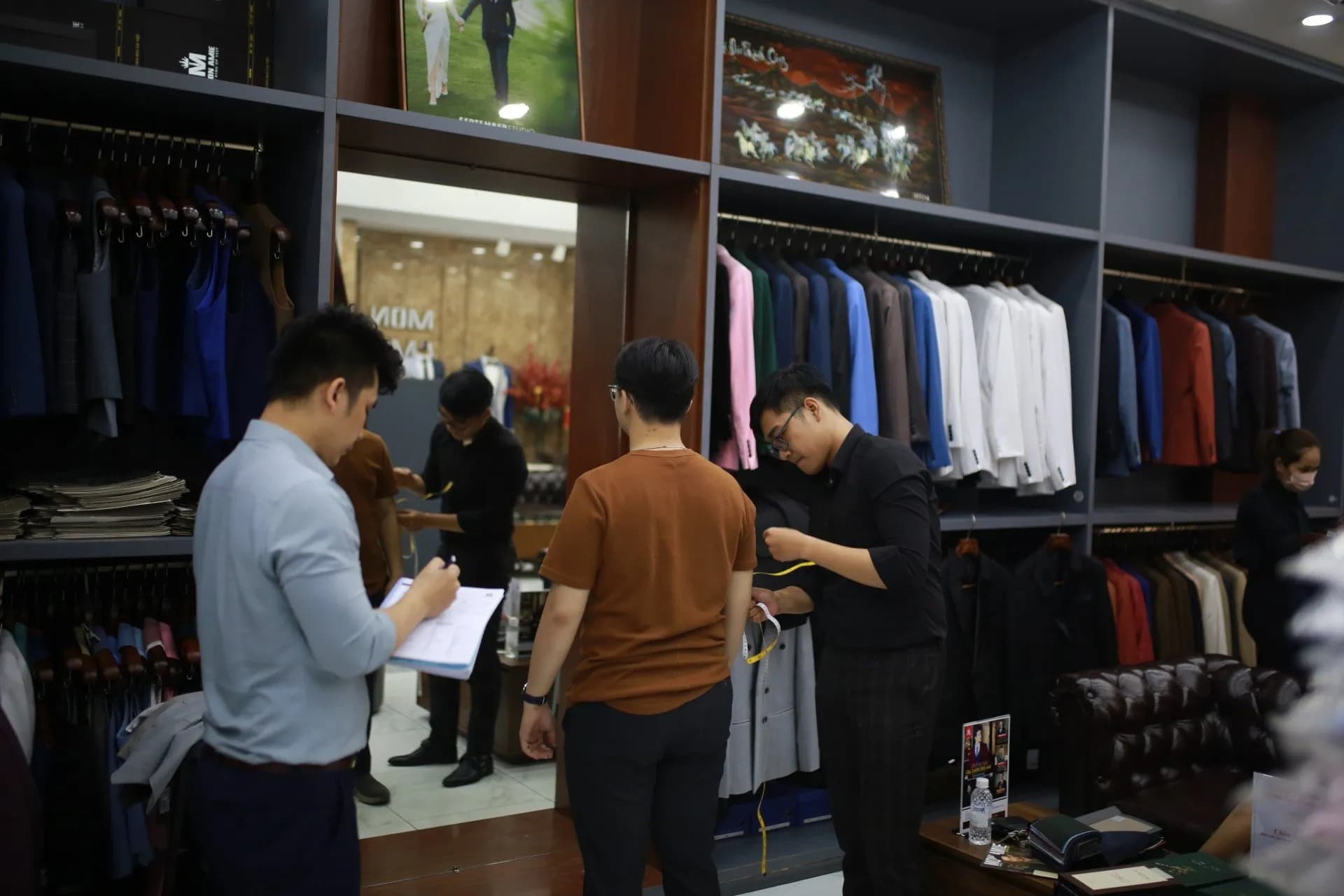 Phóng sự tại showroom — Mon Amie