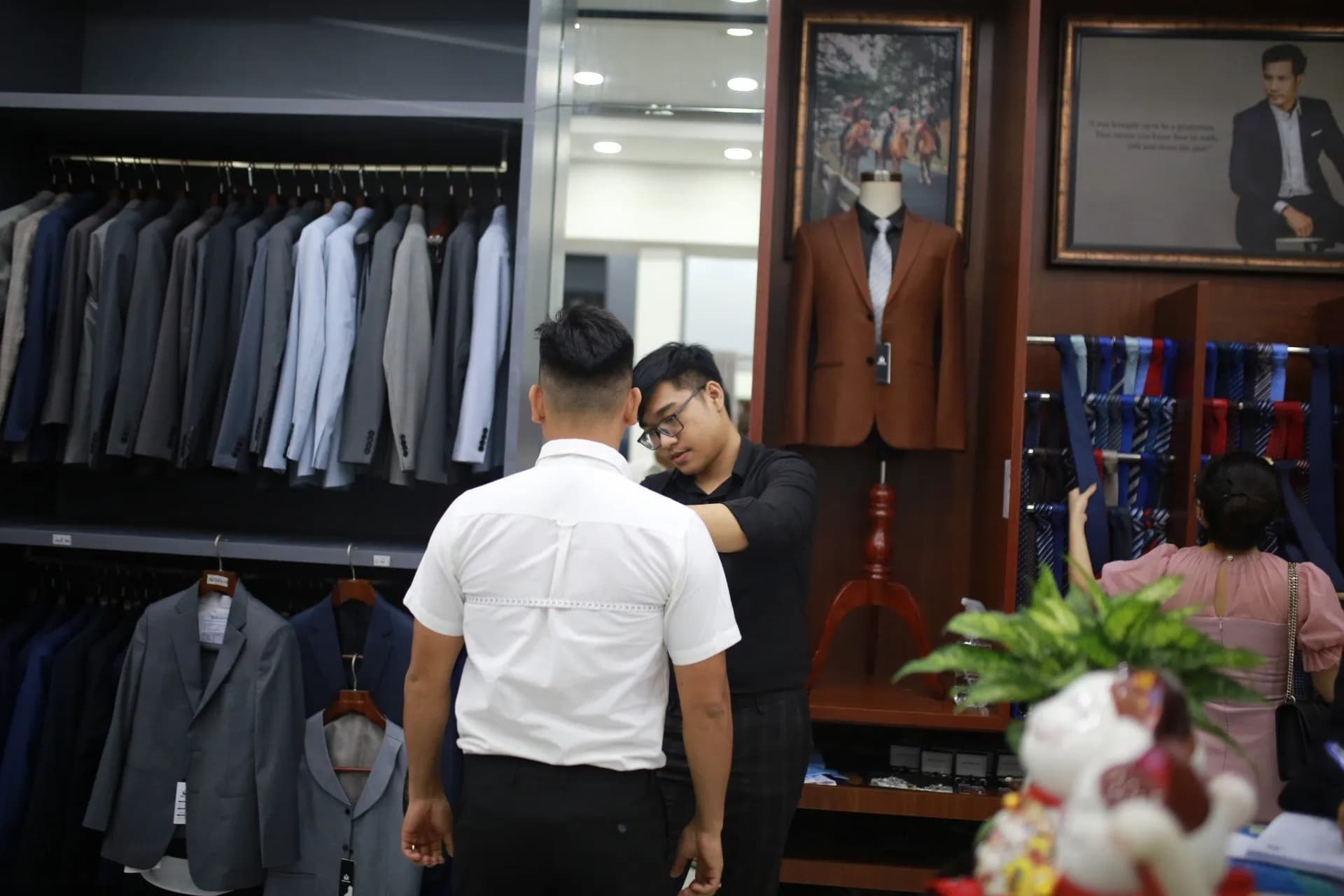 Phóng sự tại showroom — Mon Amie
