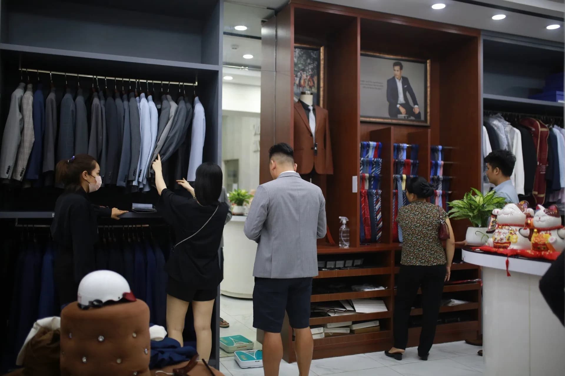 Phóng sự tại showroom — Mon Amie