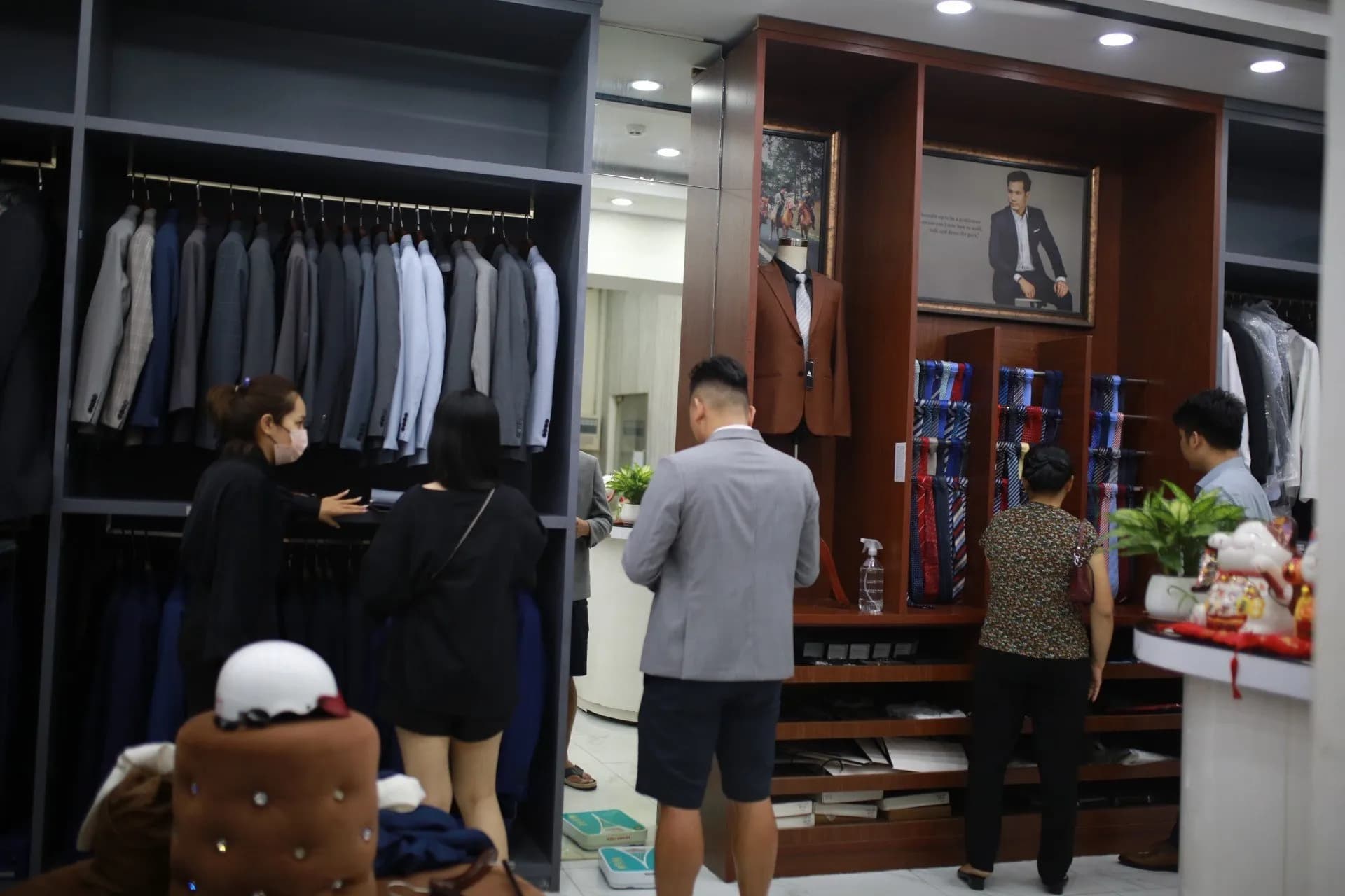 Phóng sự tại showroom — Mon Amie