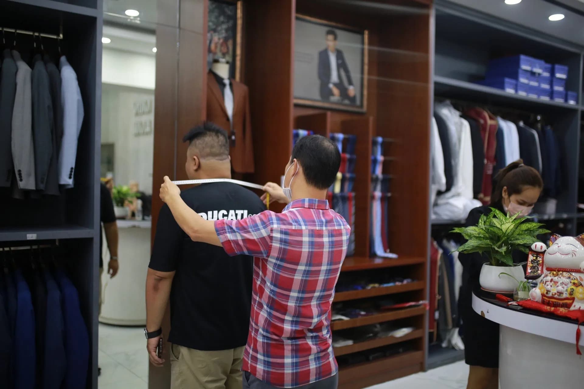 Phóng sự tại showroom — Mon Amie