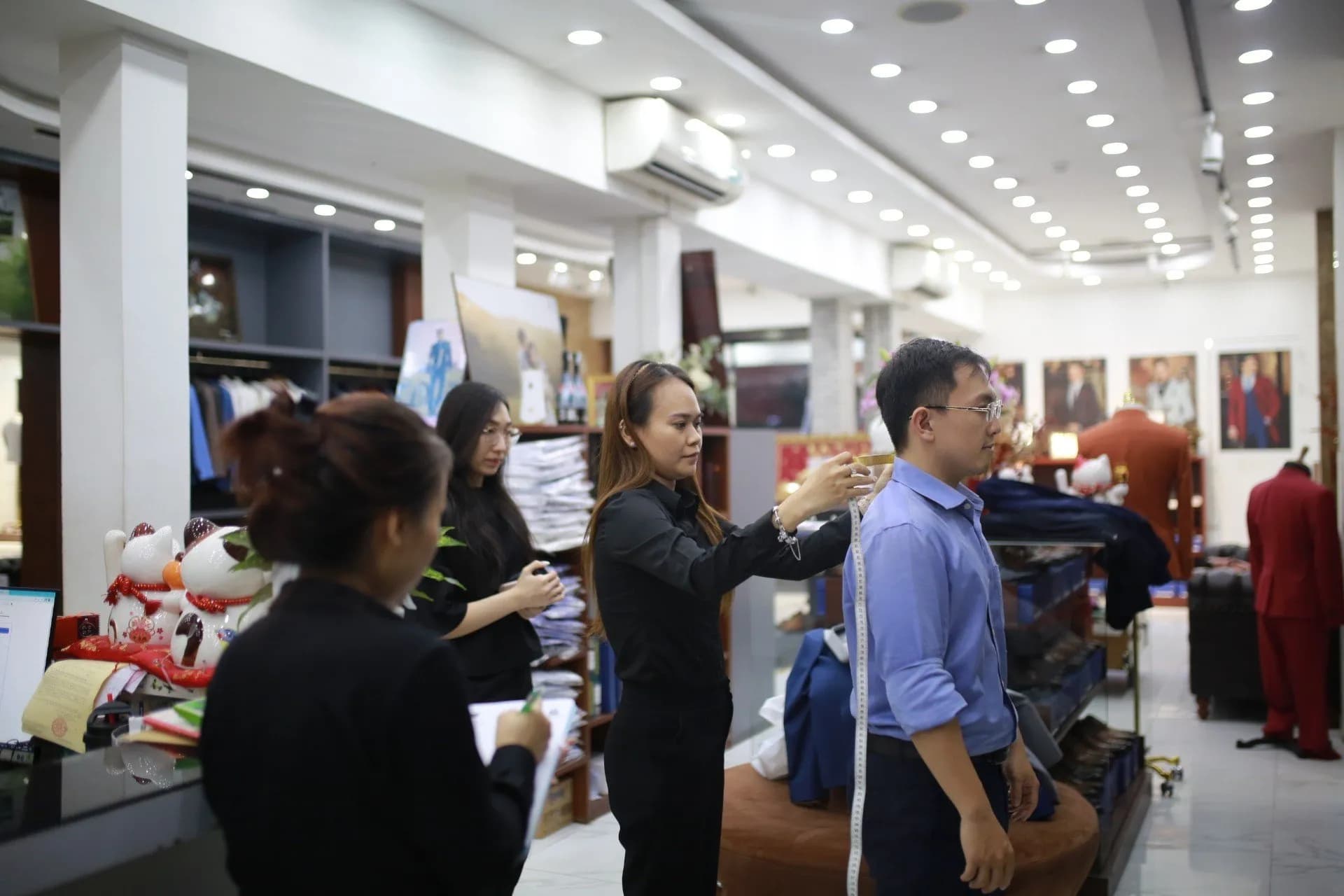 Phóng sự tại showroom — Mon Amie