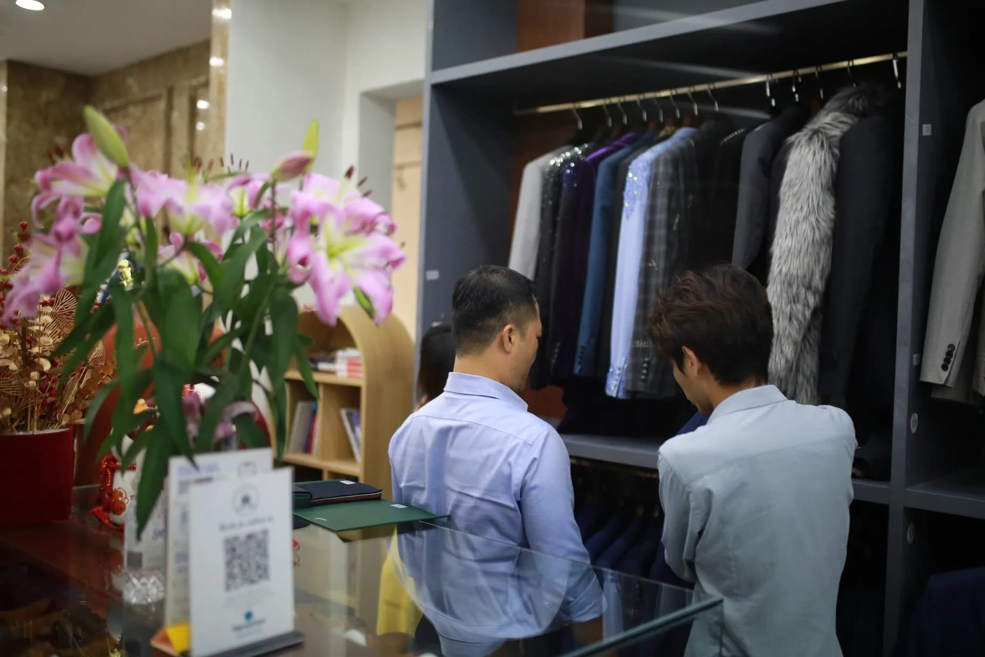 Phóng sự tại showroom — Mon Amie