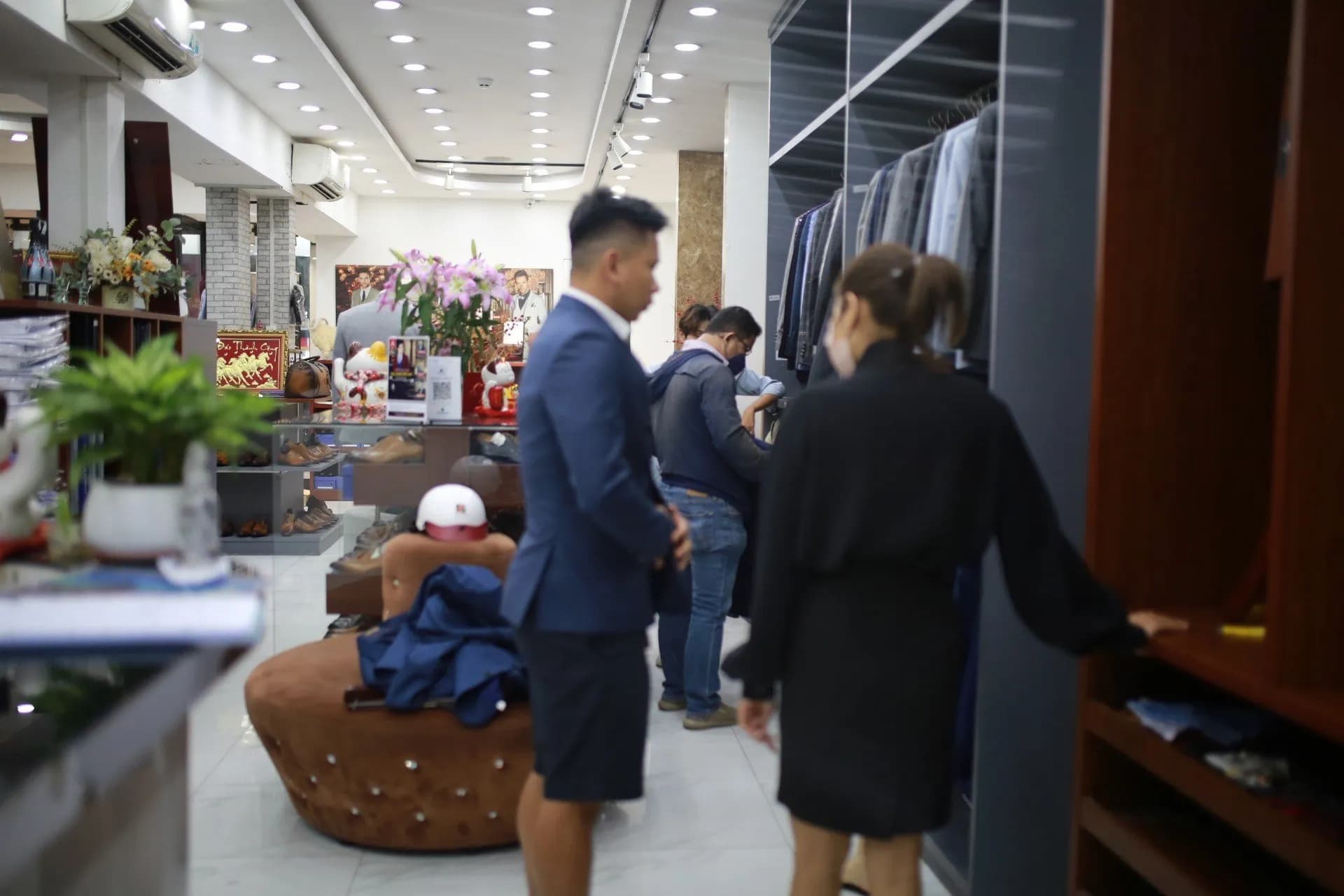 Phóng sự tại showroom — Mon Amie