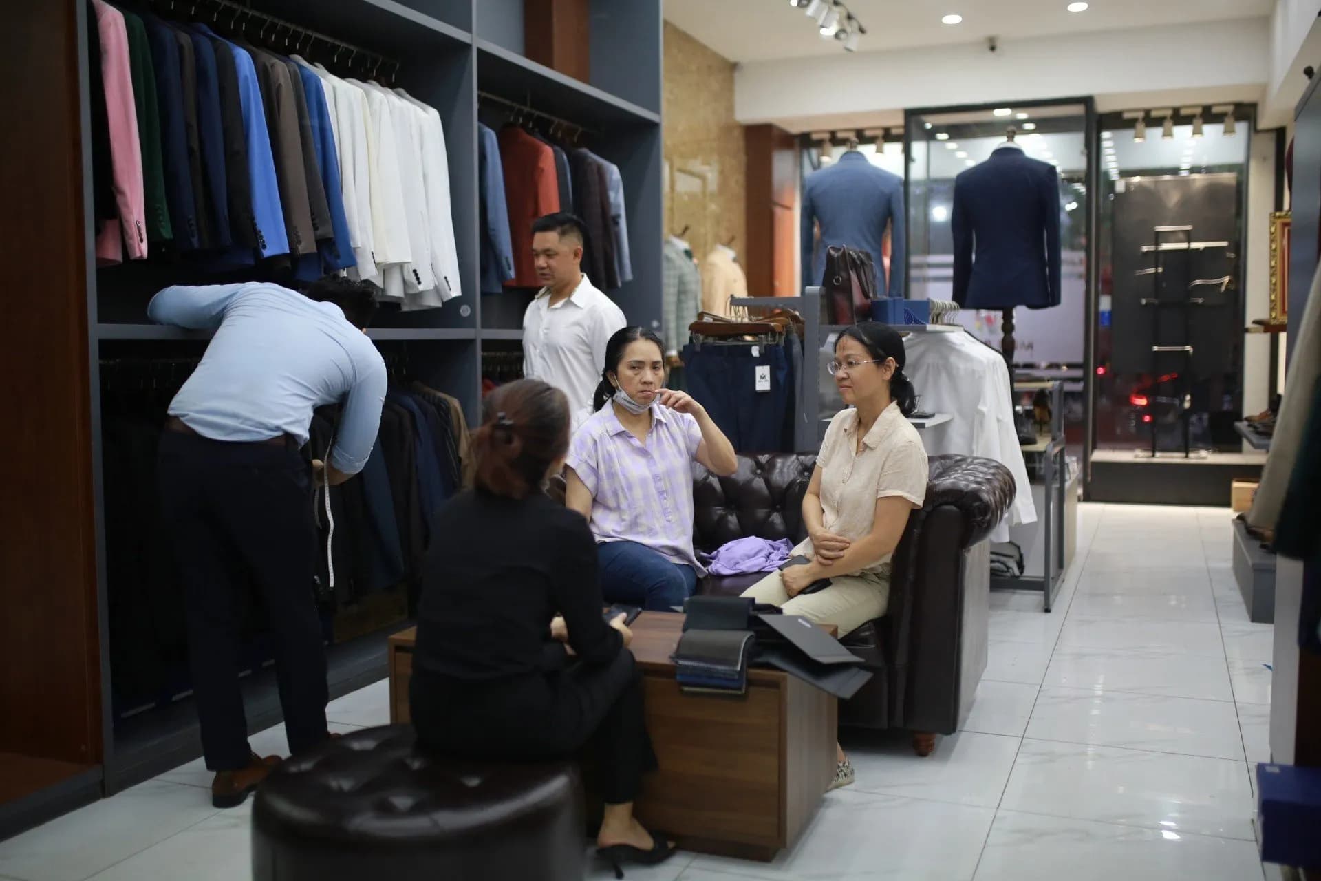Phóng sự tại showroom — Mon Amie