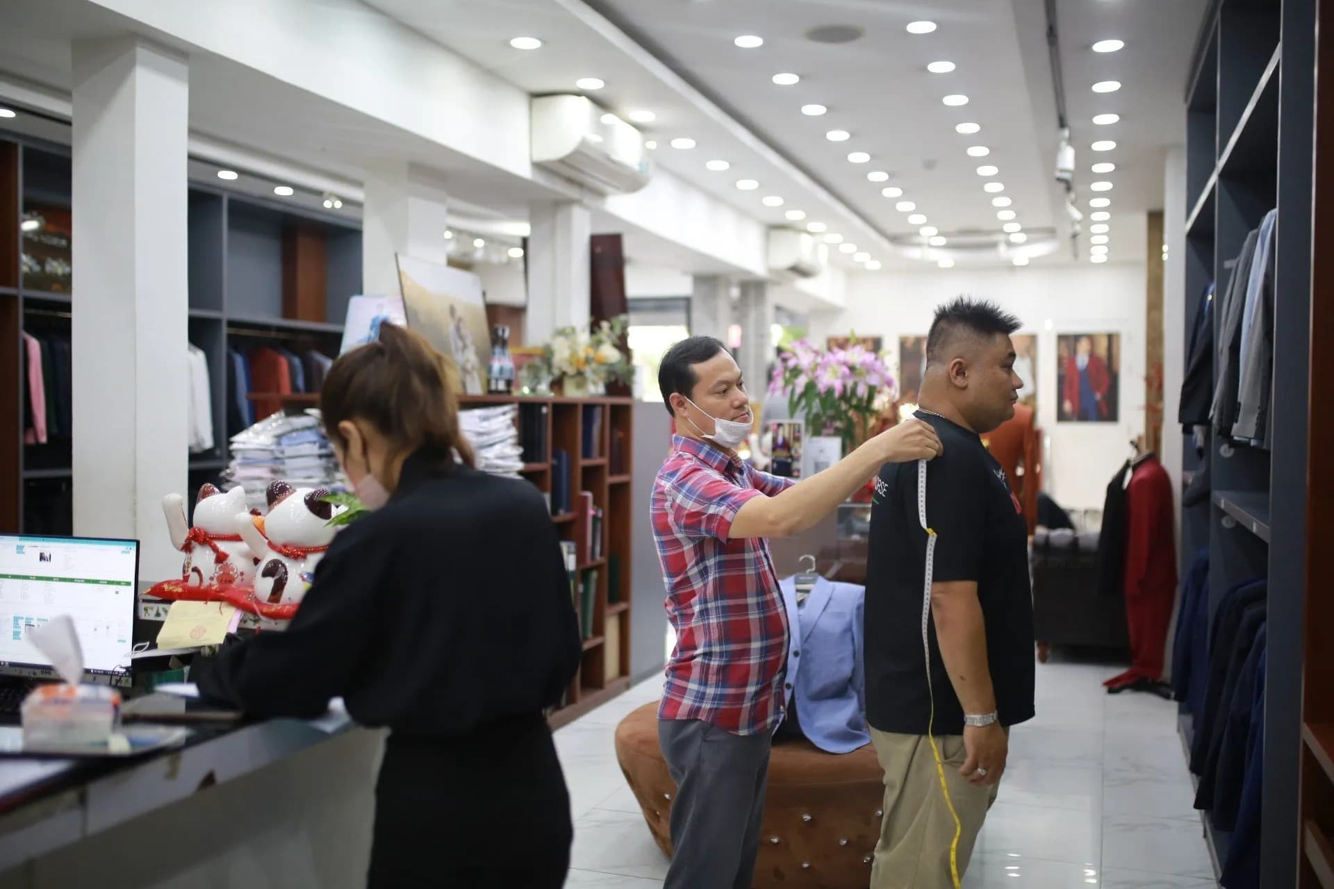 Phóng sự tại showroom — Mon Amie