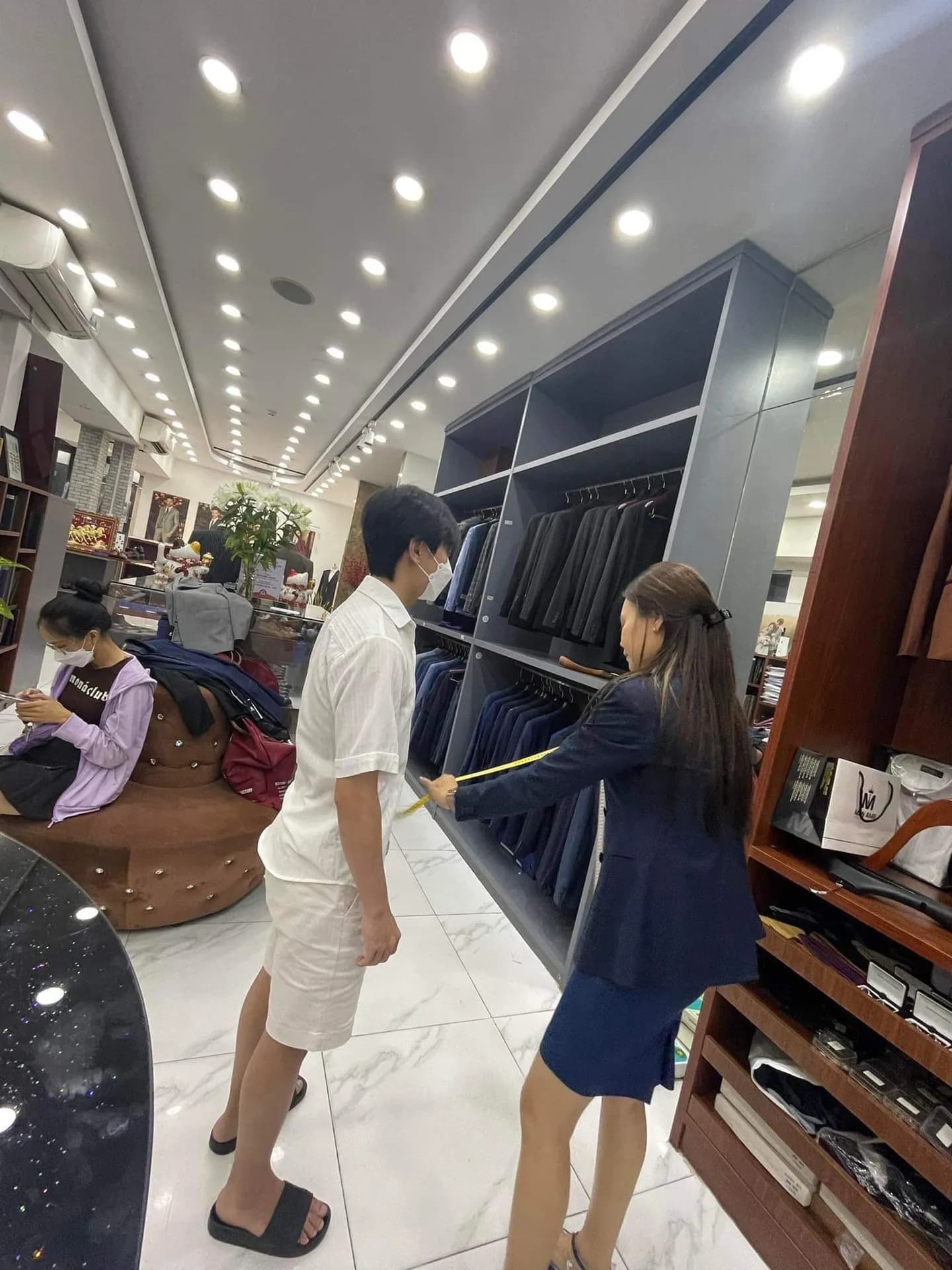 Phóng sự tại showroom — Mon Amie
