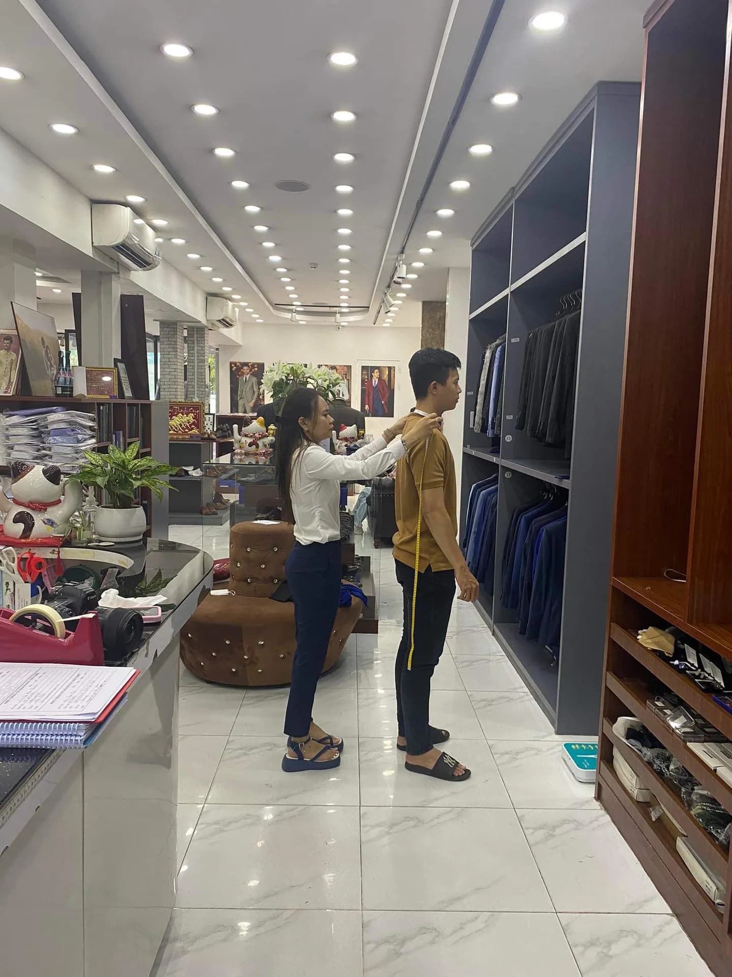 Phóng sự tại showroom — Mon Amie