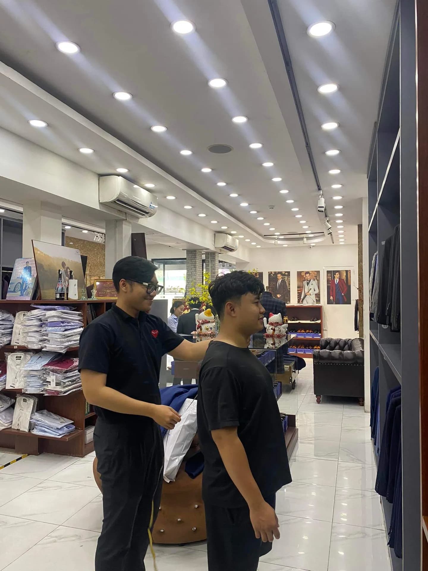 Phóng sự tại showroom — Mon Amie