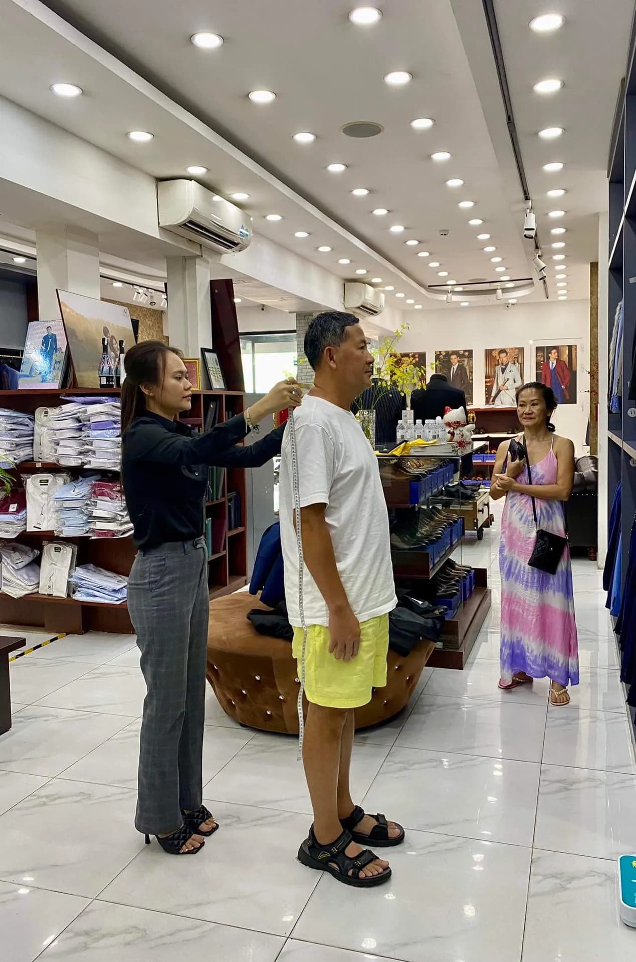 Phóng sự tại showroom — Mon Amie