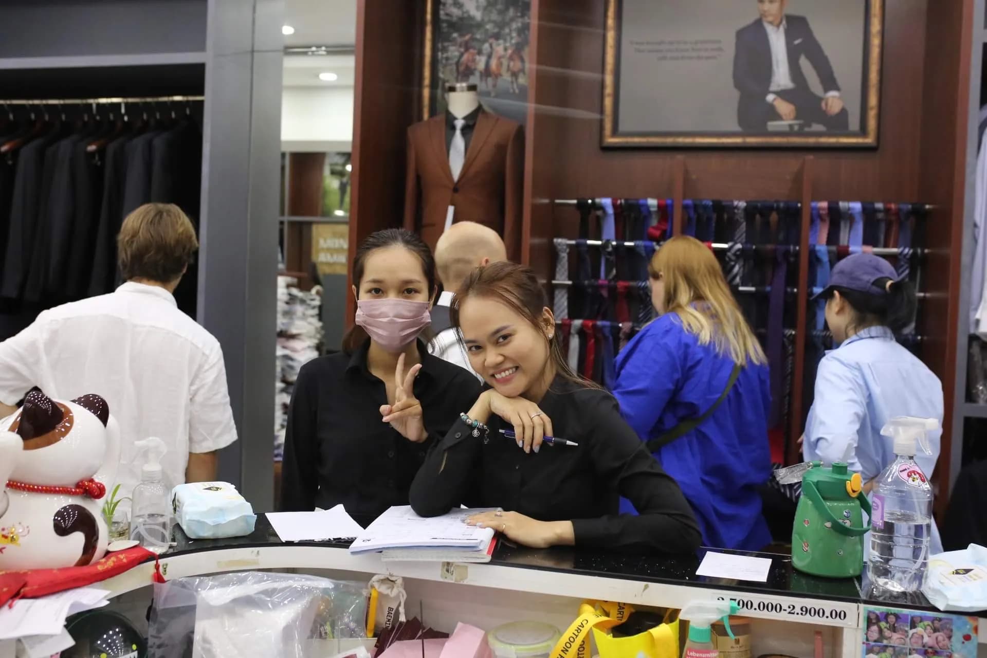 Phóng sự tại showroom — Mon Amie