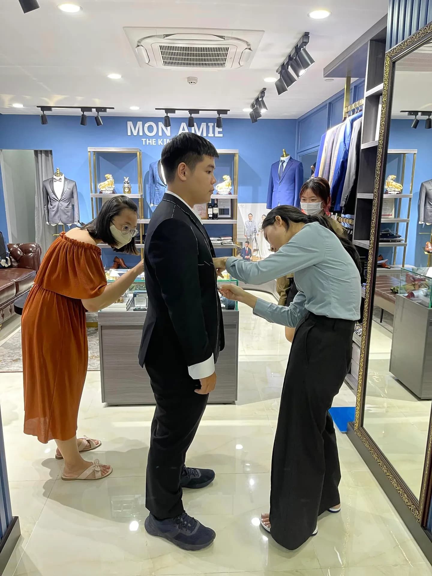 Phóng sự tại showroom — Mon Amie