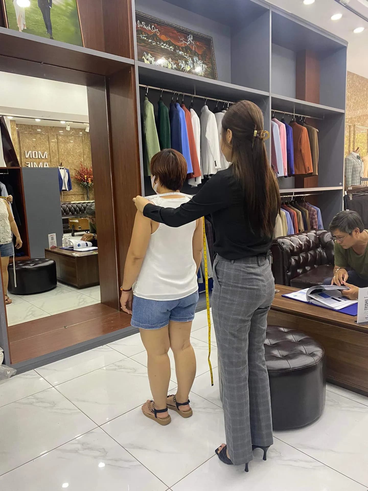 Phóng sự tại showroom — Mon Amie