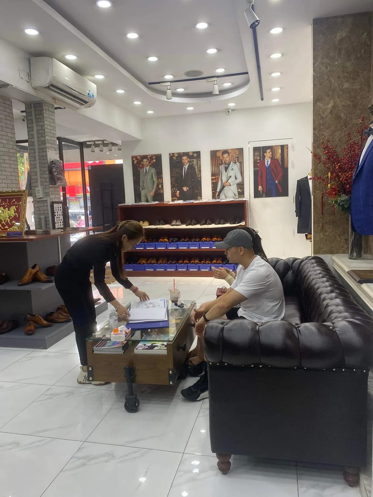 Phóng sự tại showroom — Mon Amie
