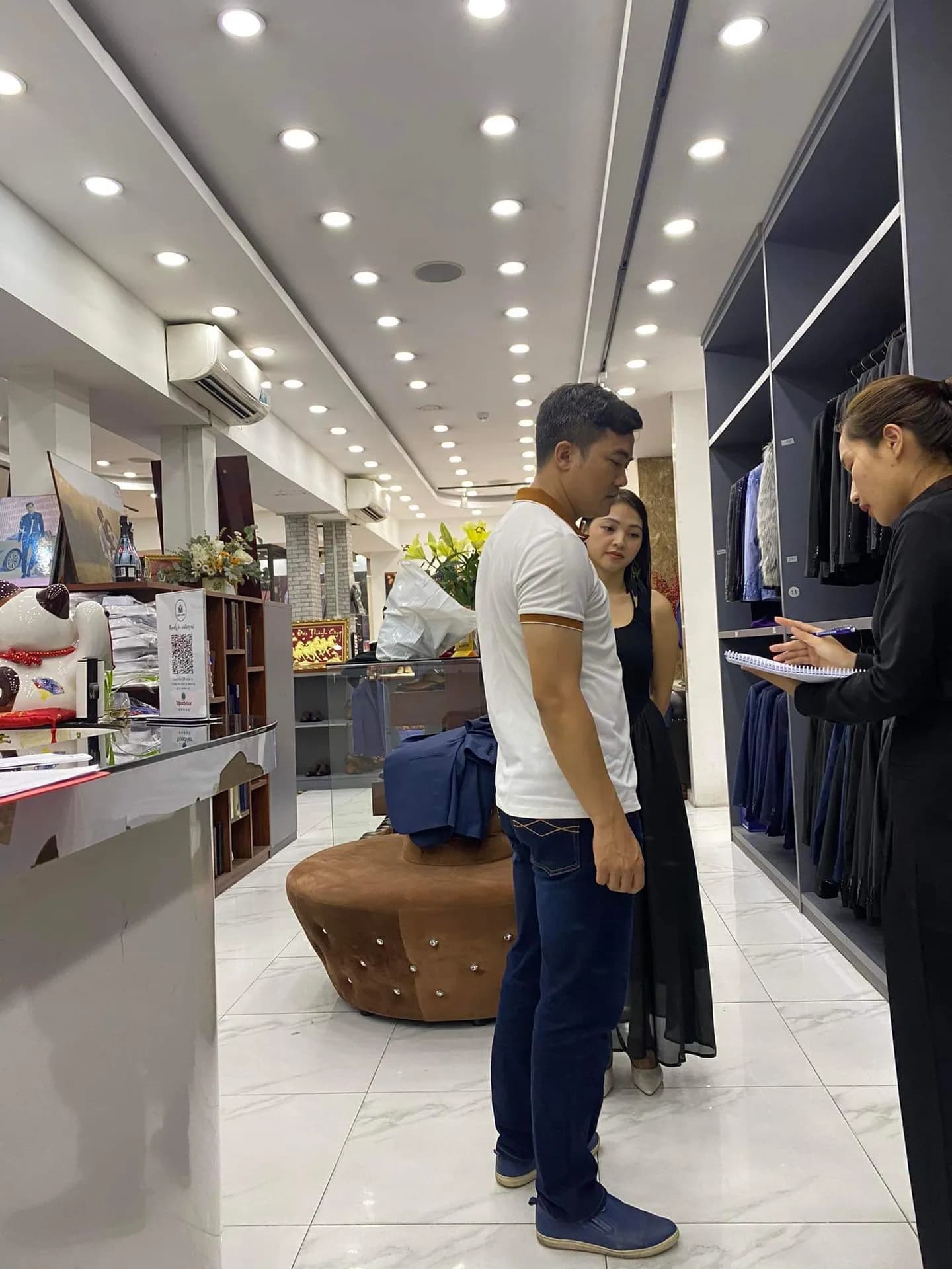 Phóng sự tại showroom — Mon Amie