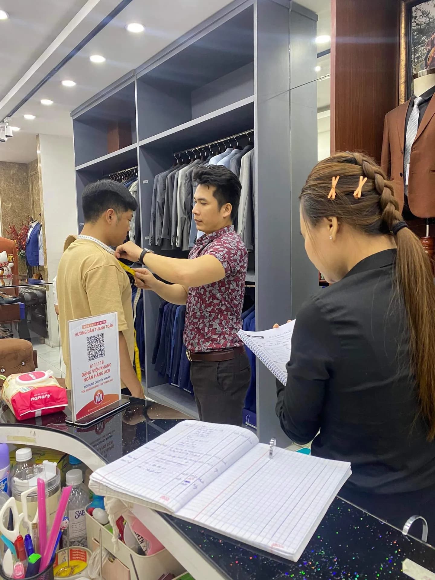 Phóng sự tại showroom — Mon Amie