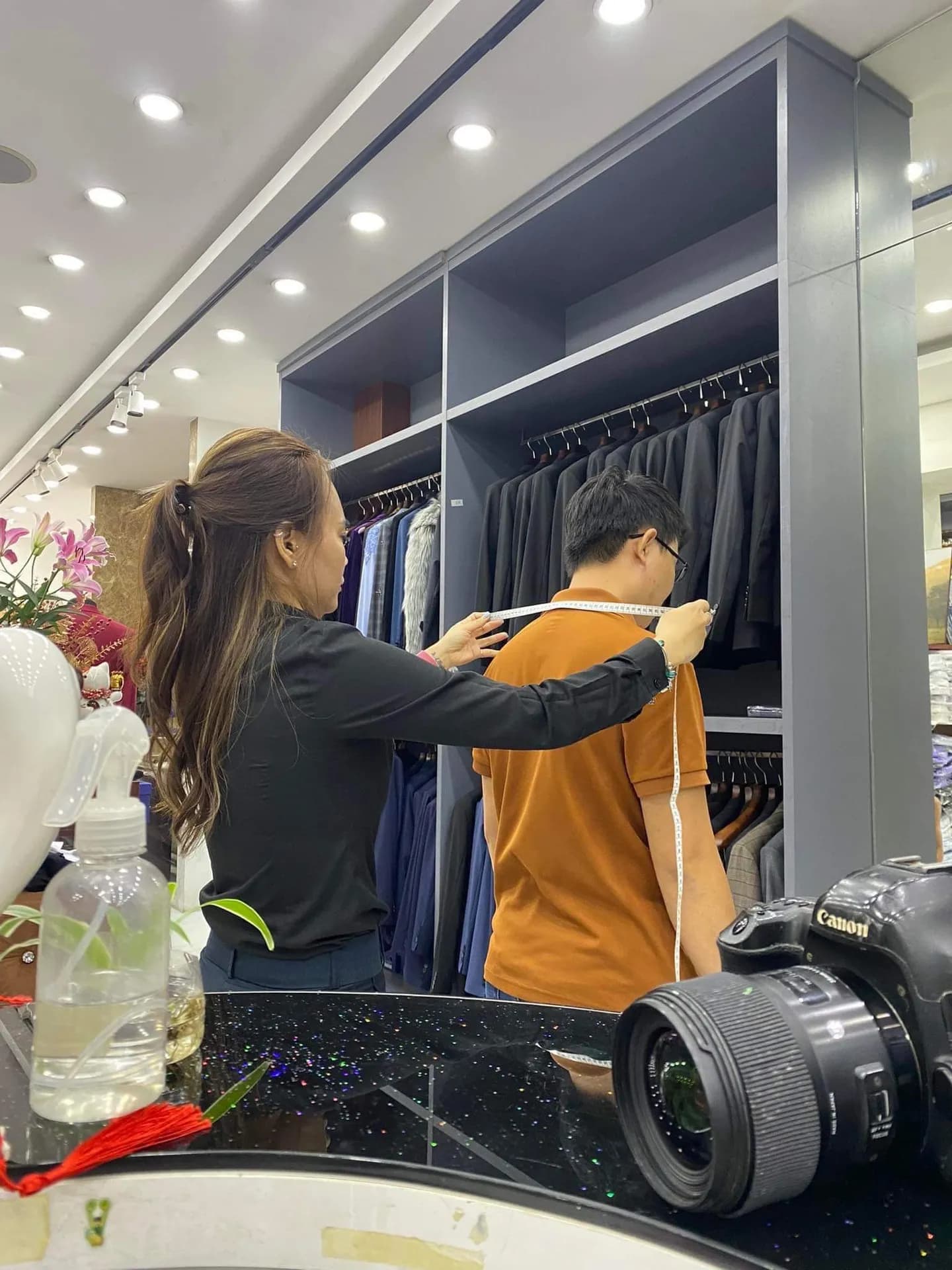 Phóng sự tại showroom — Mon Amie