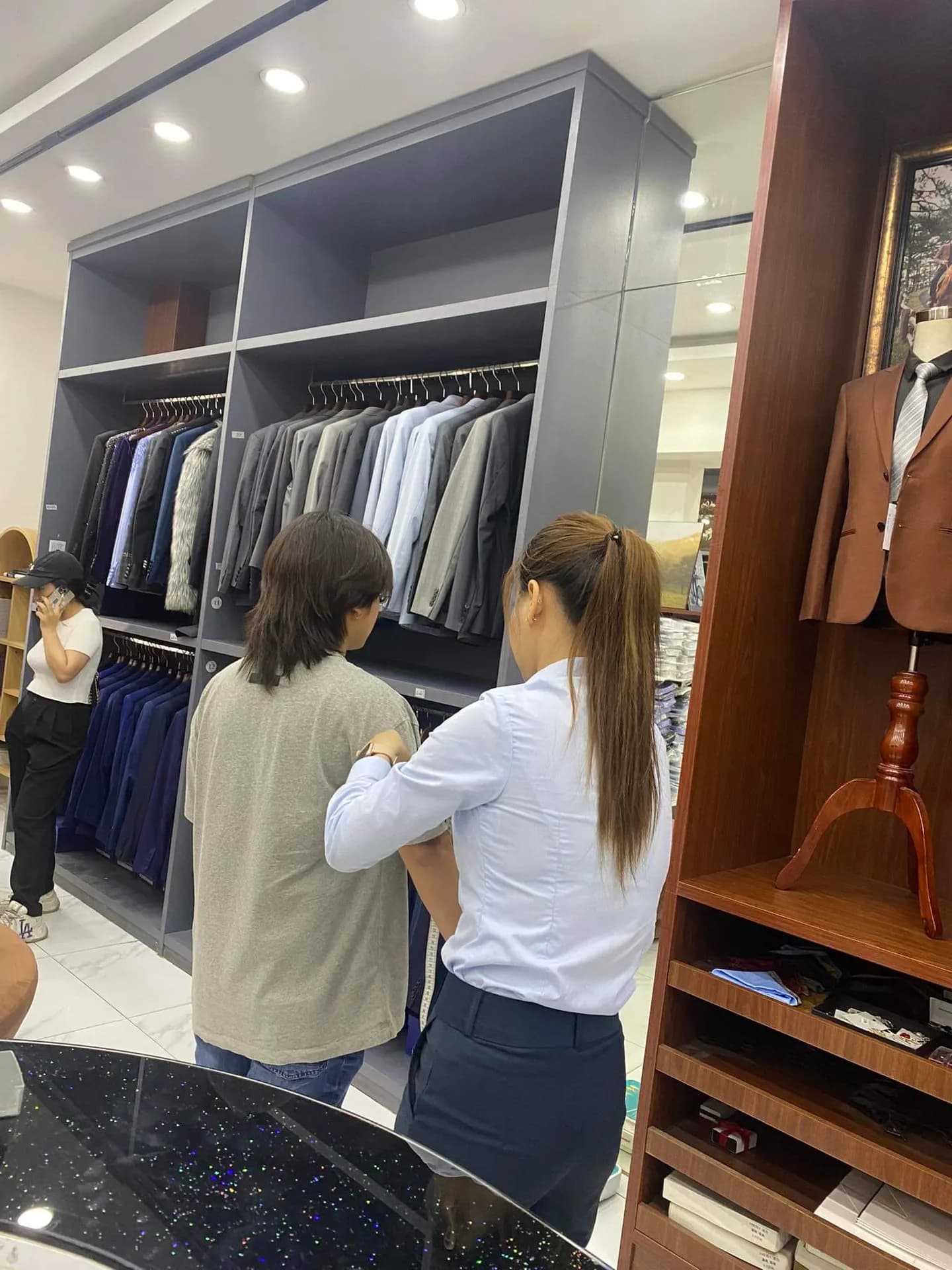Phóng sự tại showroom — Mon Amie