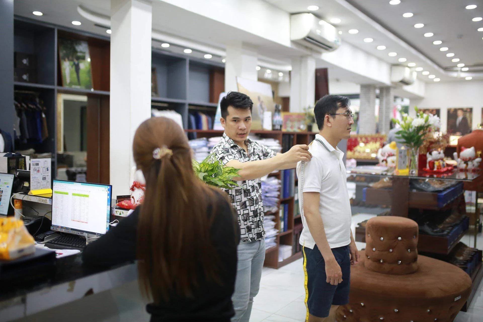 Phóng sự tại showroom — Mon Amie