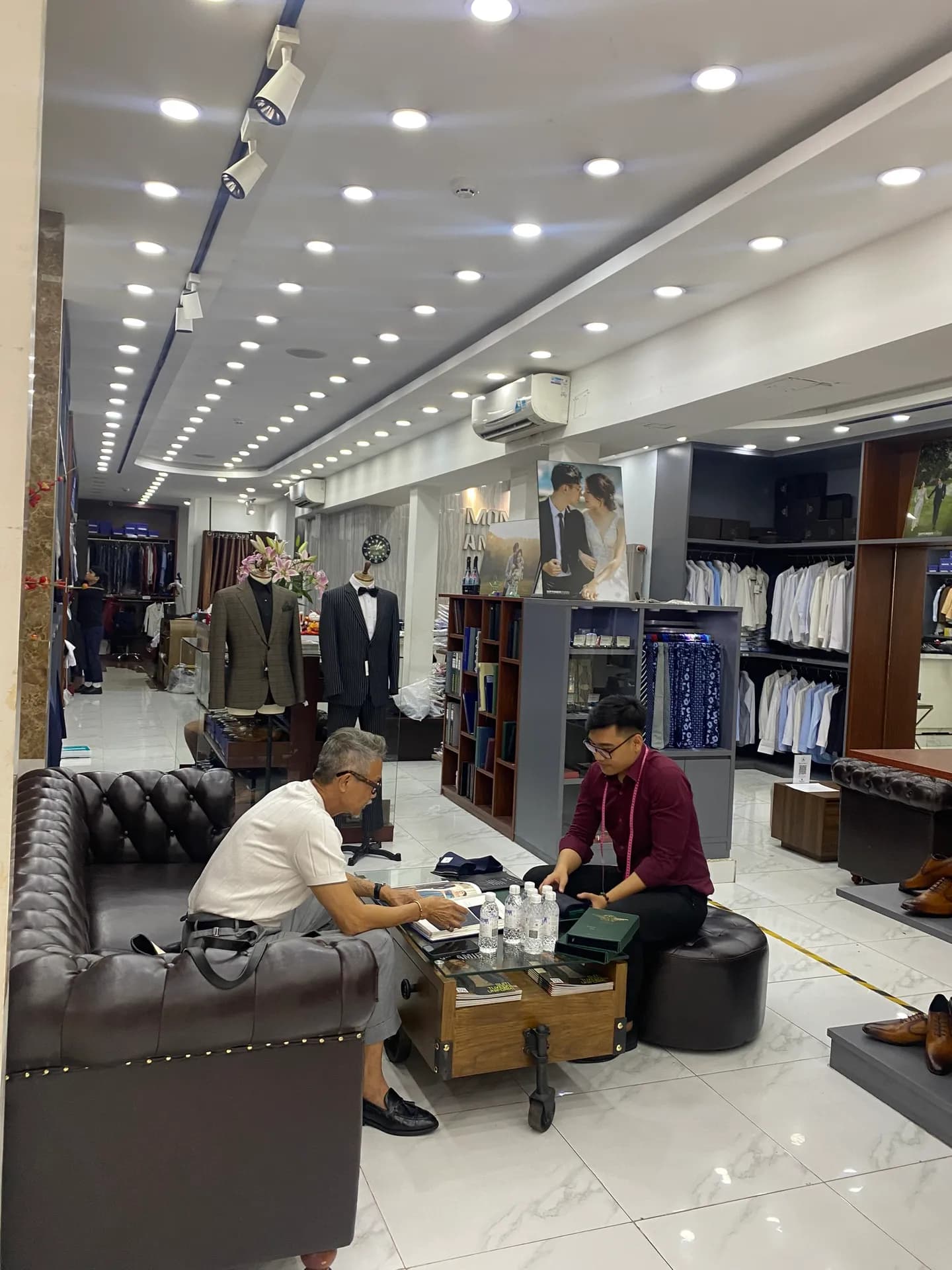 Phóng sự tại showroom — Mon Amie