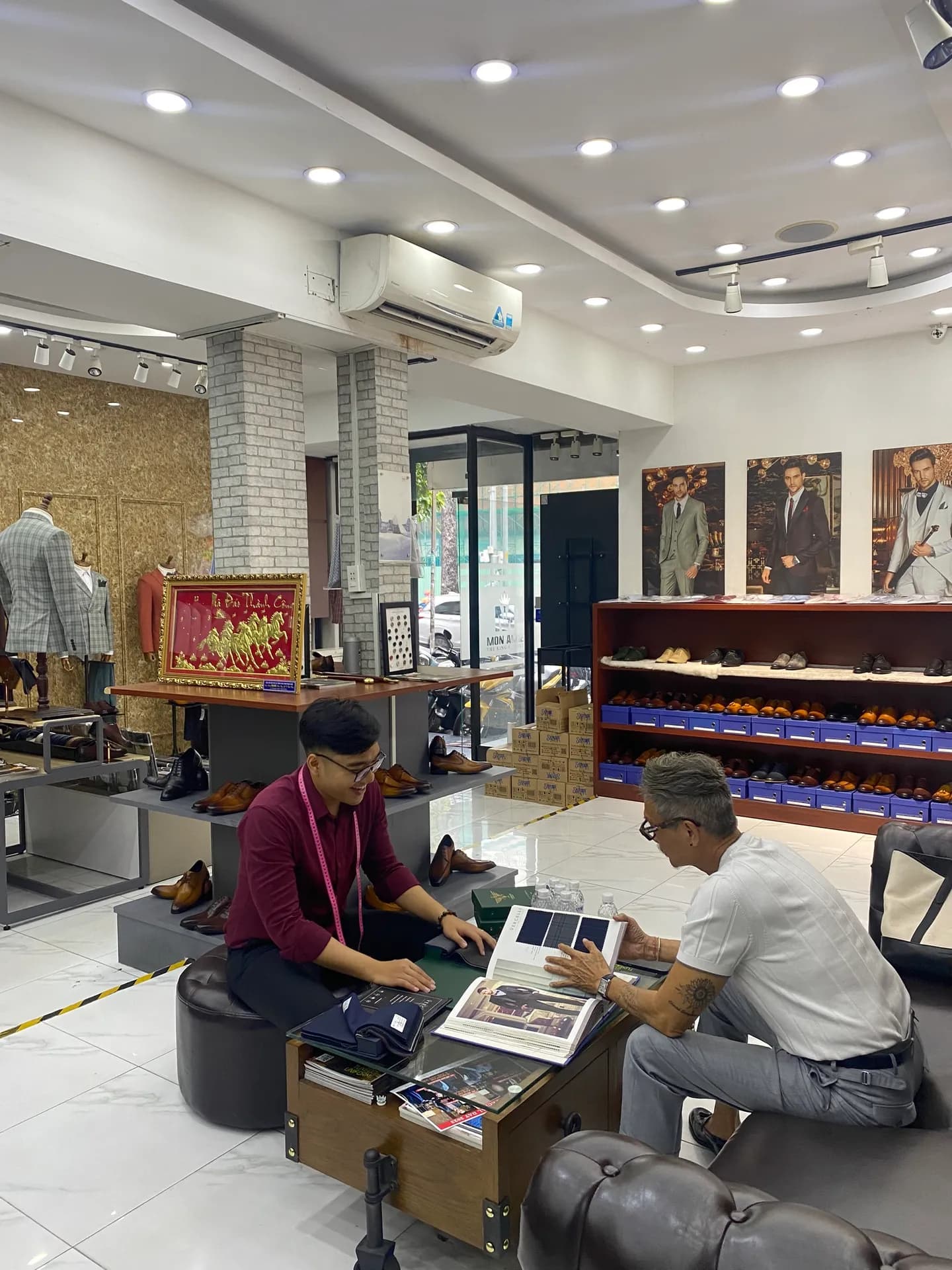 Phóng sự tại showroom — Mon Amie