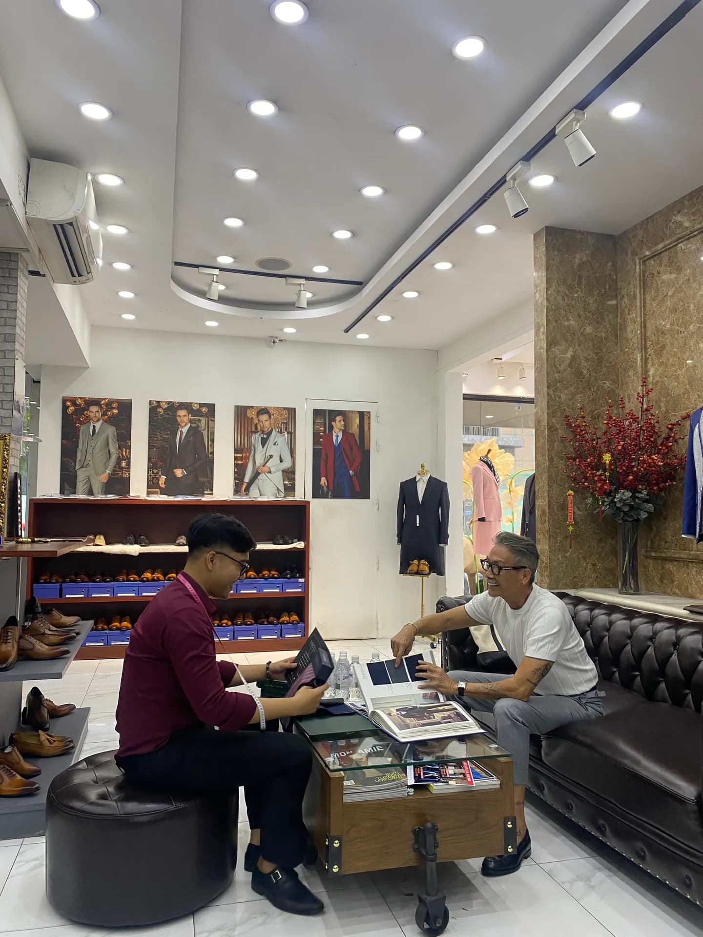 Phóng sự tại showroom — Mon Amie