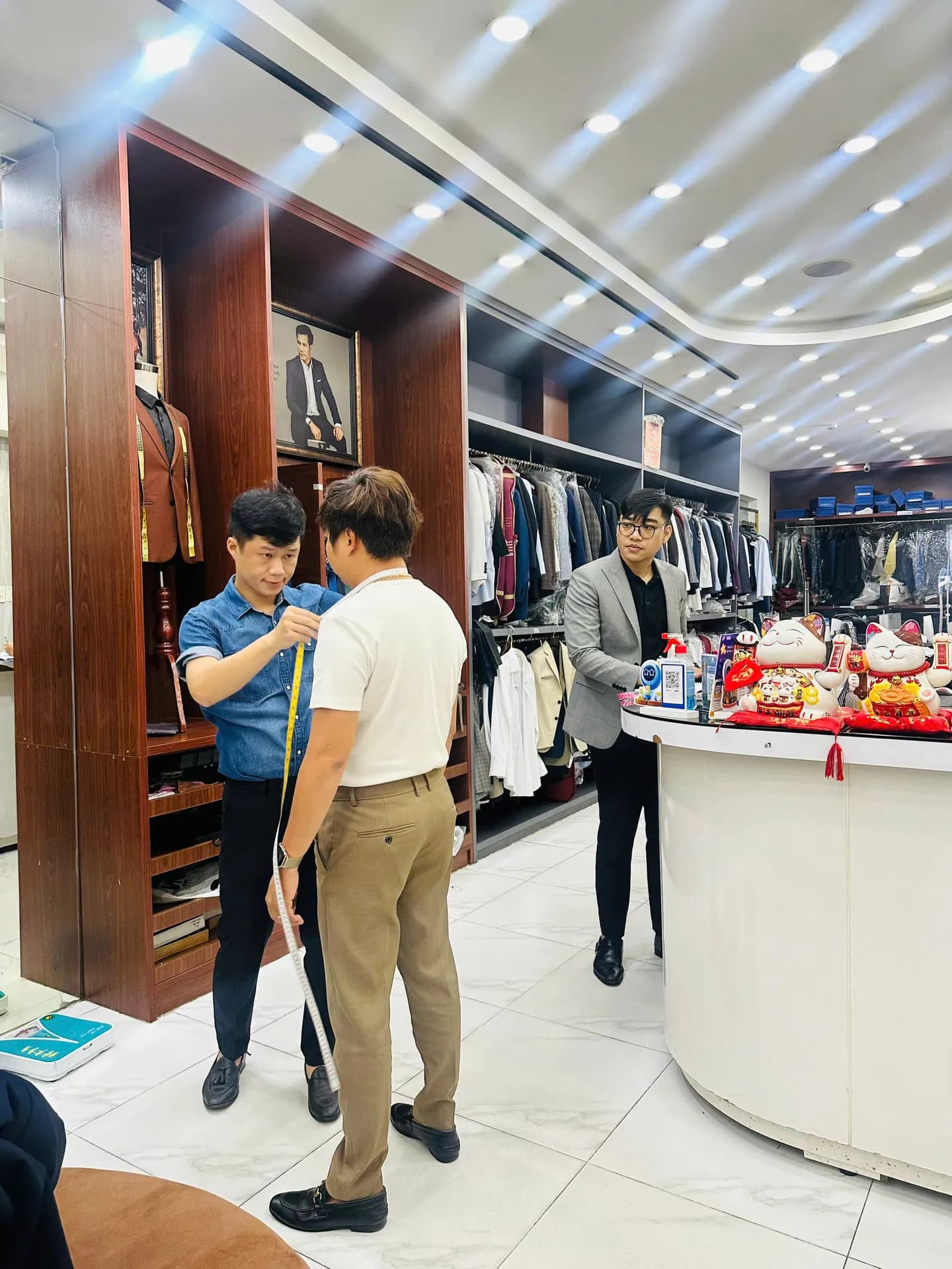 Phóng sự tại showroom — Mon Amie