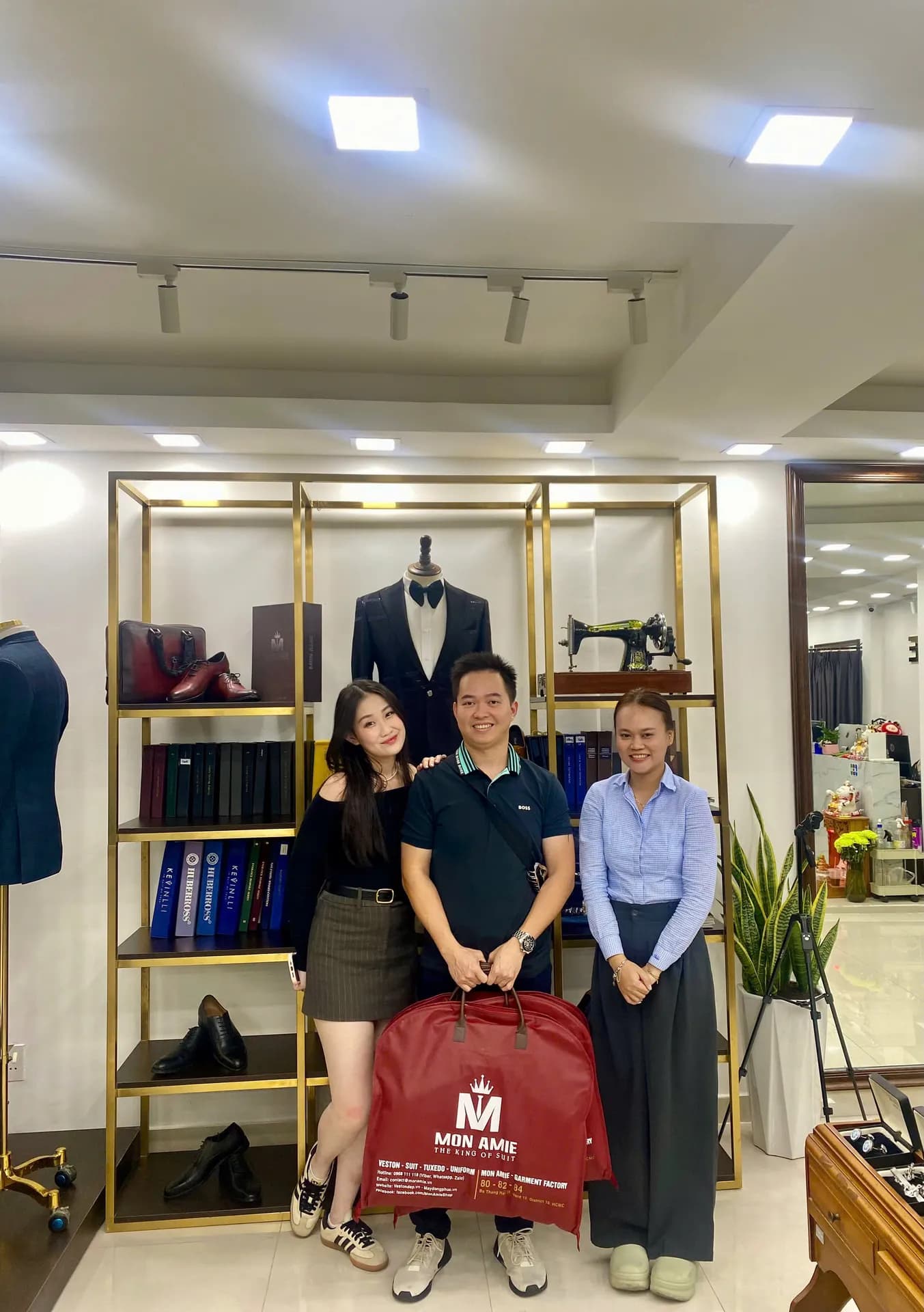 Phóng sự tại showroom — Mon Amie